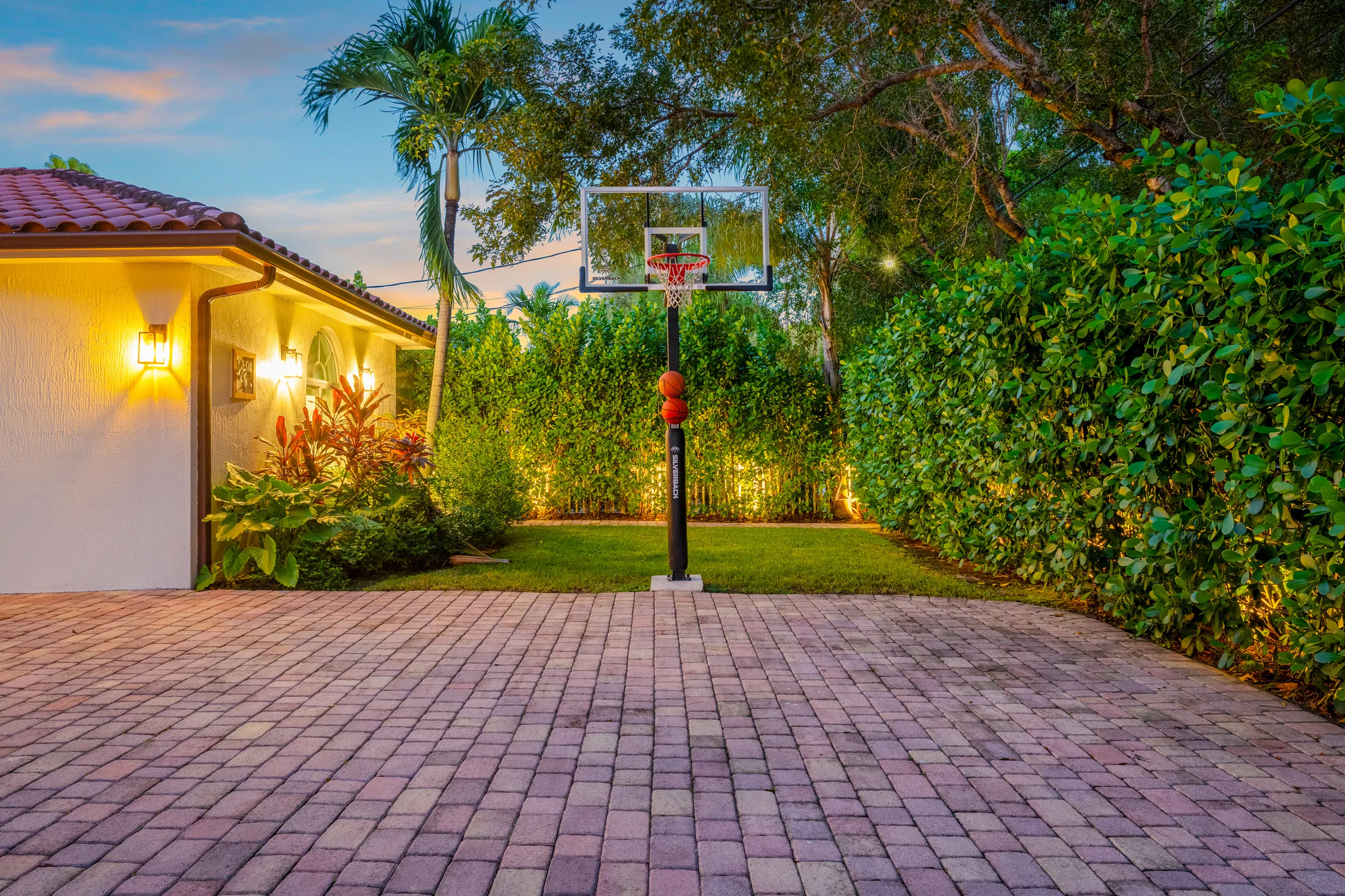 New Lux Modern w/ Pool, Jacuzzi, Billiards, B-ball #95