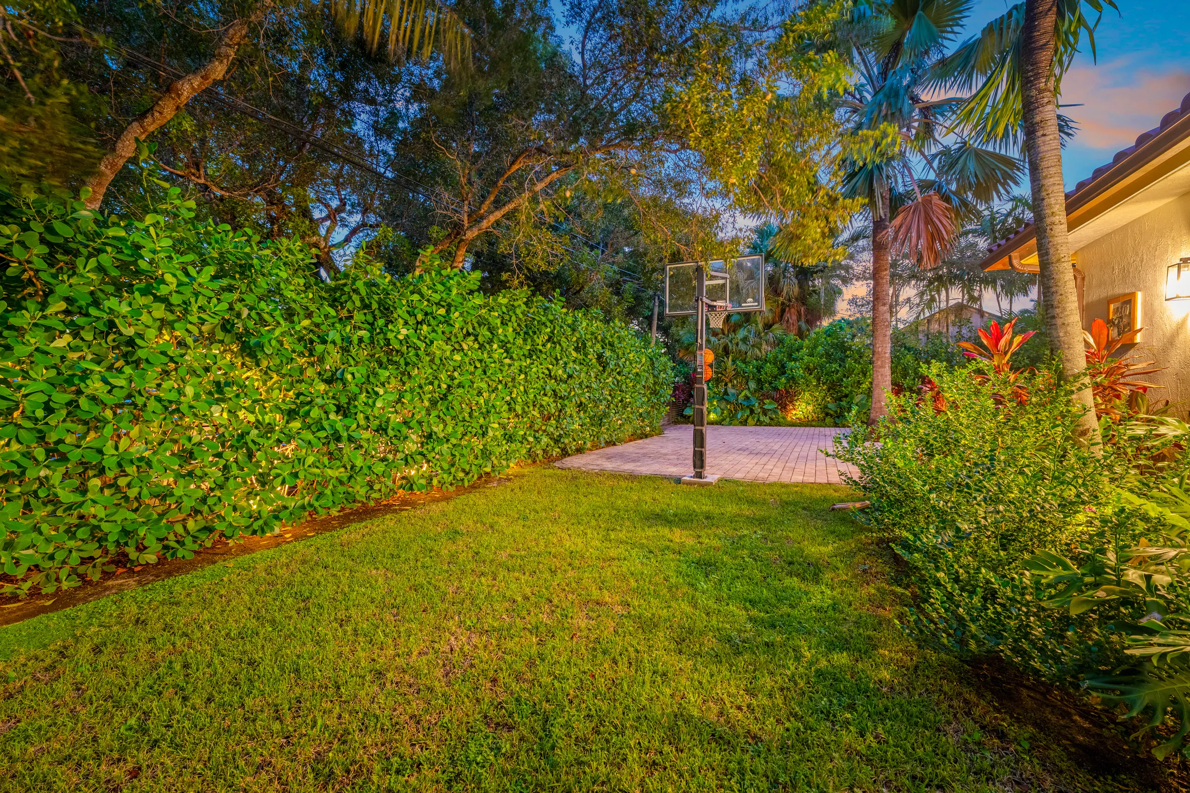 New Lux Modern w/ Pool, Jacuzzi, Billiards, B-ball #96