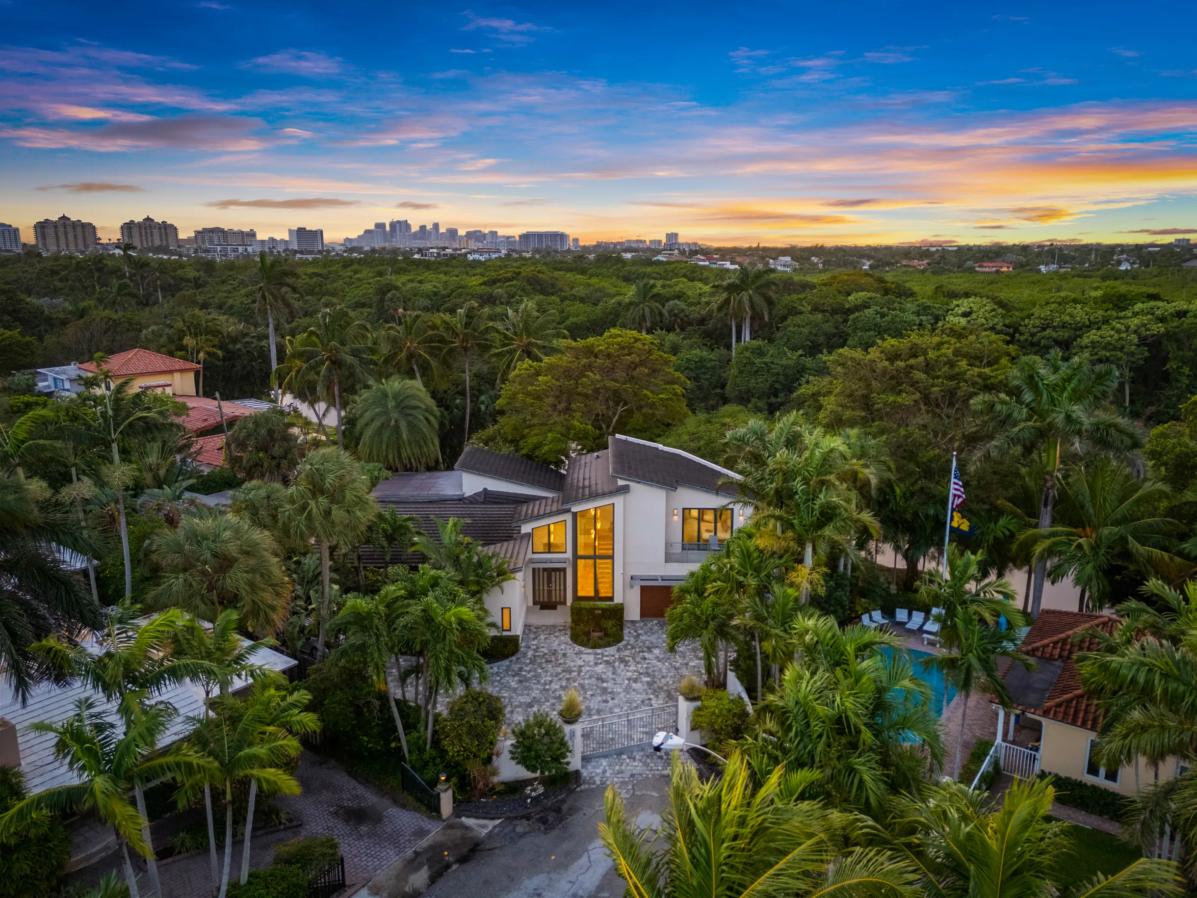 Lux Villa with pool on the water / Beach Access! #82