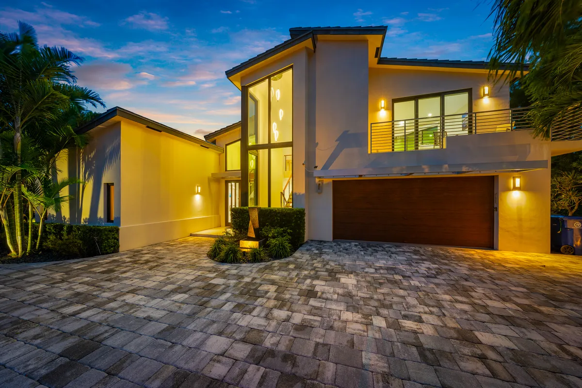 Lux Villa with pool on the water / Beach Access!