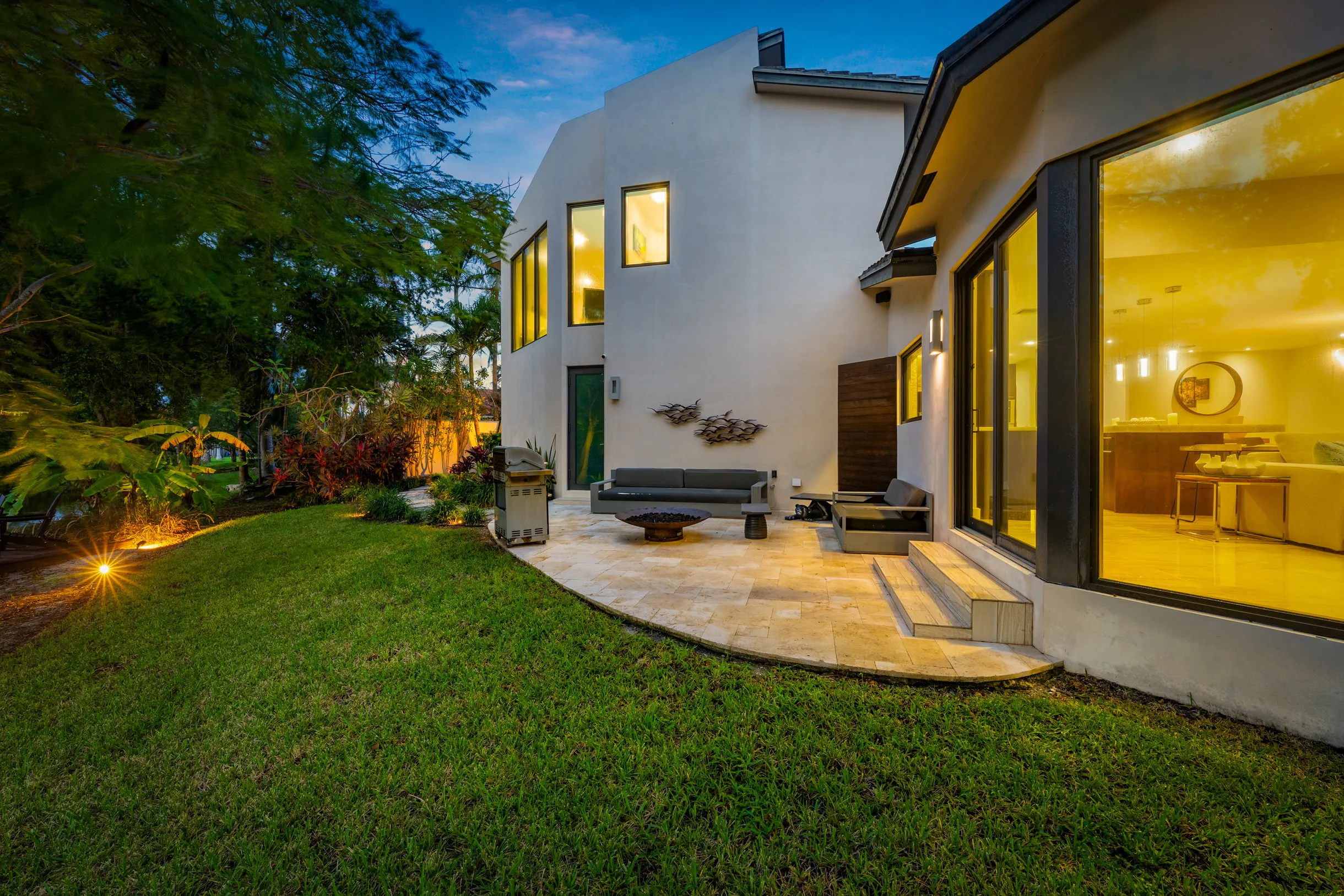 Lux Villa with pool on the water / Beach Access! #110