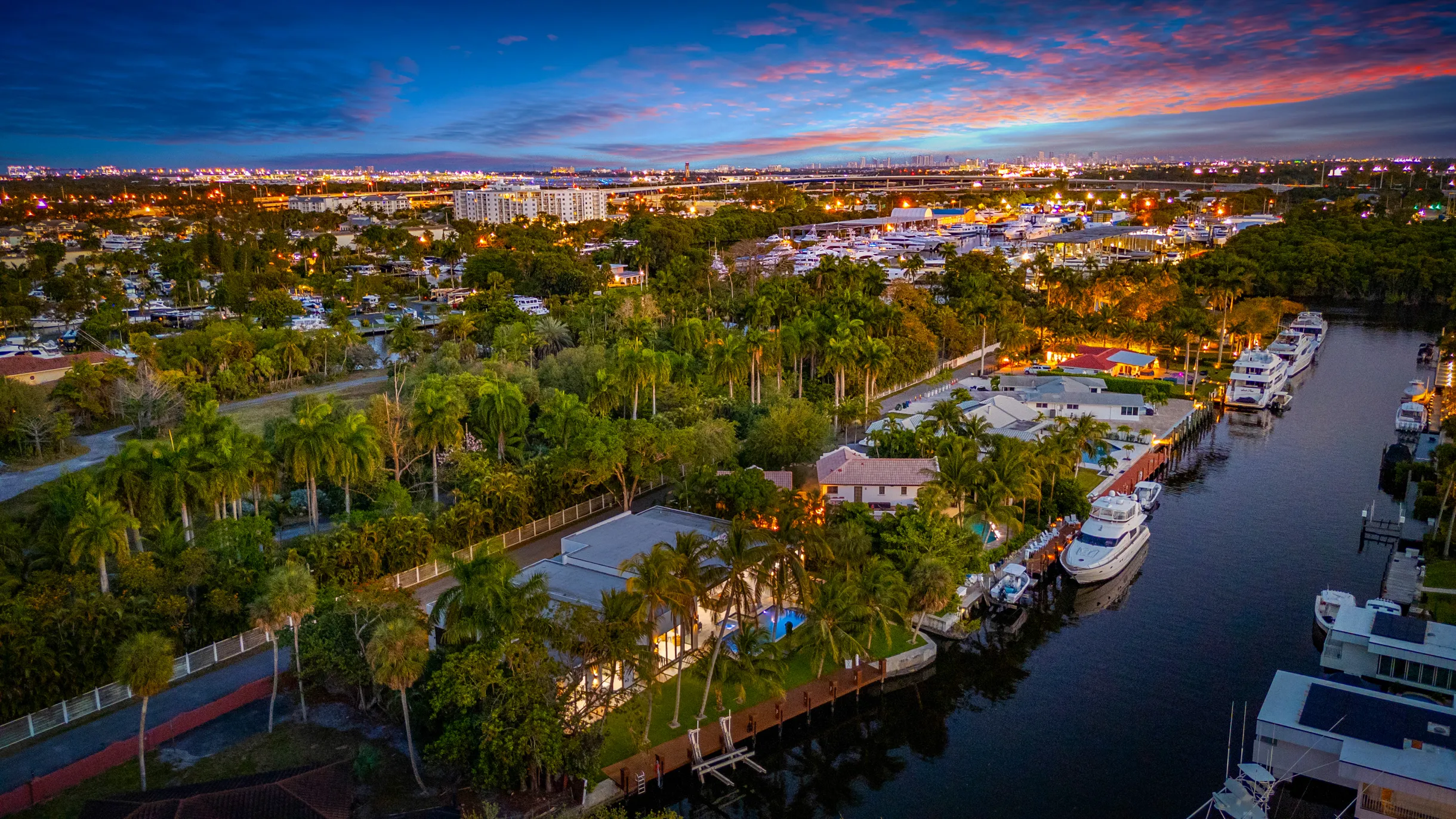 NEW Waterfront Villa w/ Pool/Jacuzzi/Billard #96