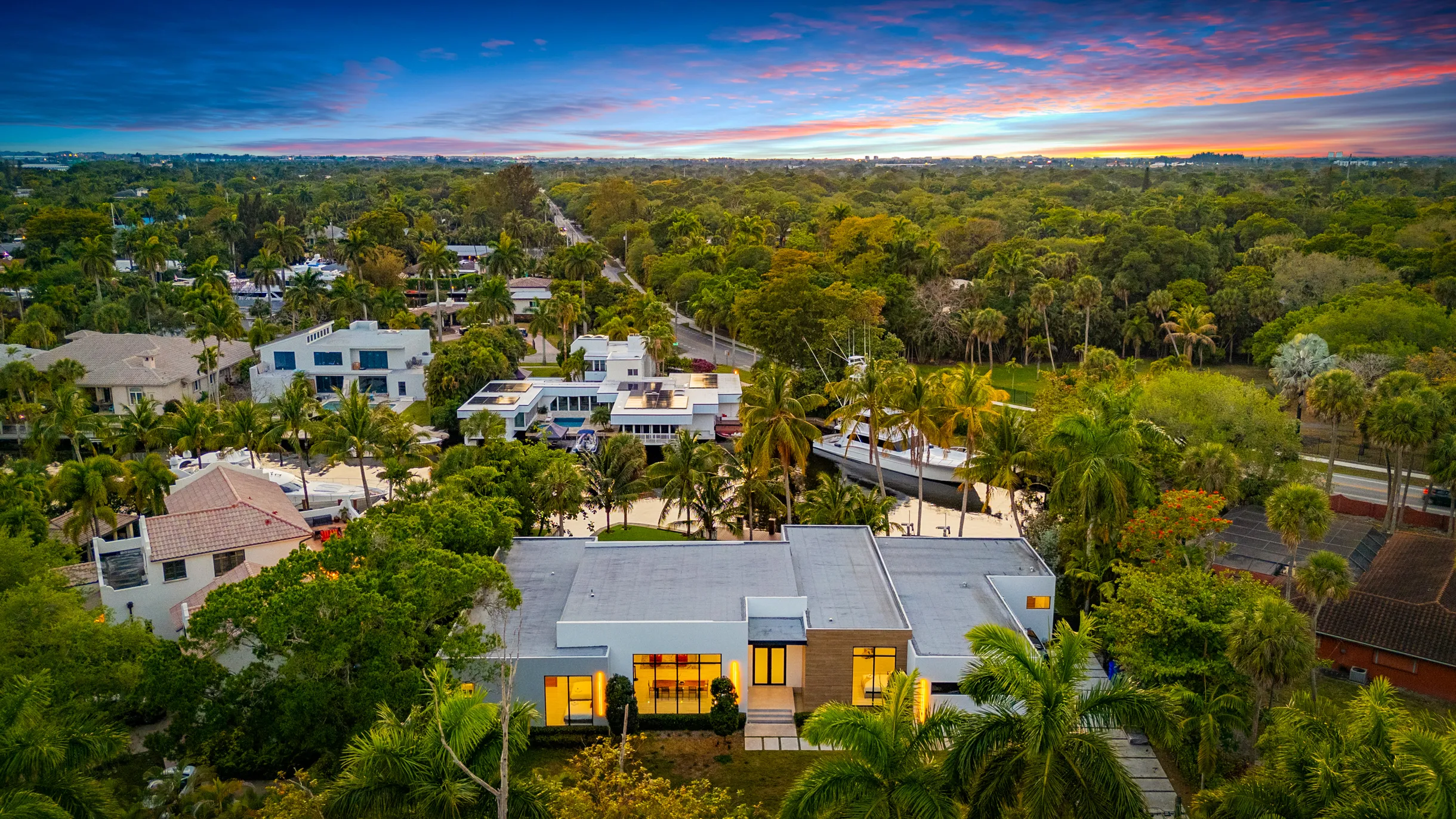 NEW Waterfront Villa w/ Pool/Jacuzzi/Billard #75