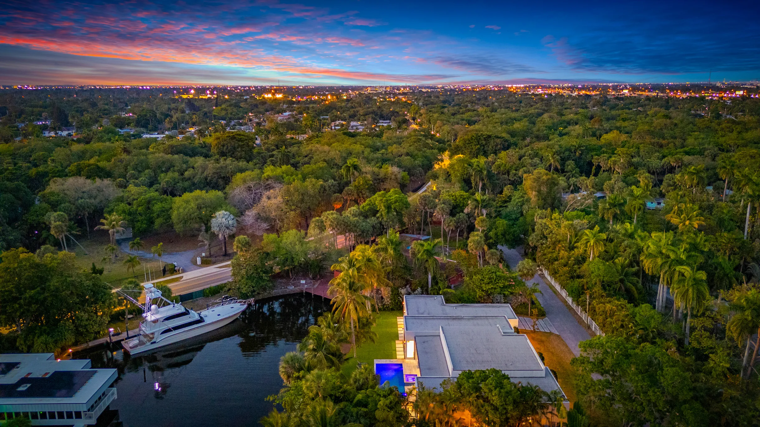 NEW Waterfront Villa w/ Pool/Jacuzzi/Billard #110