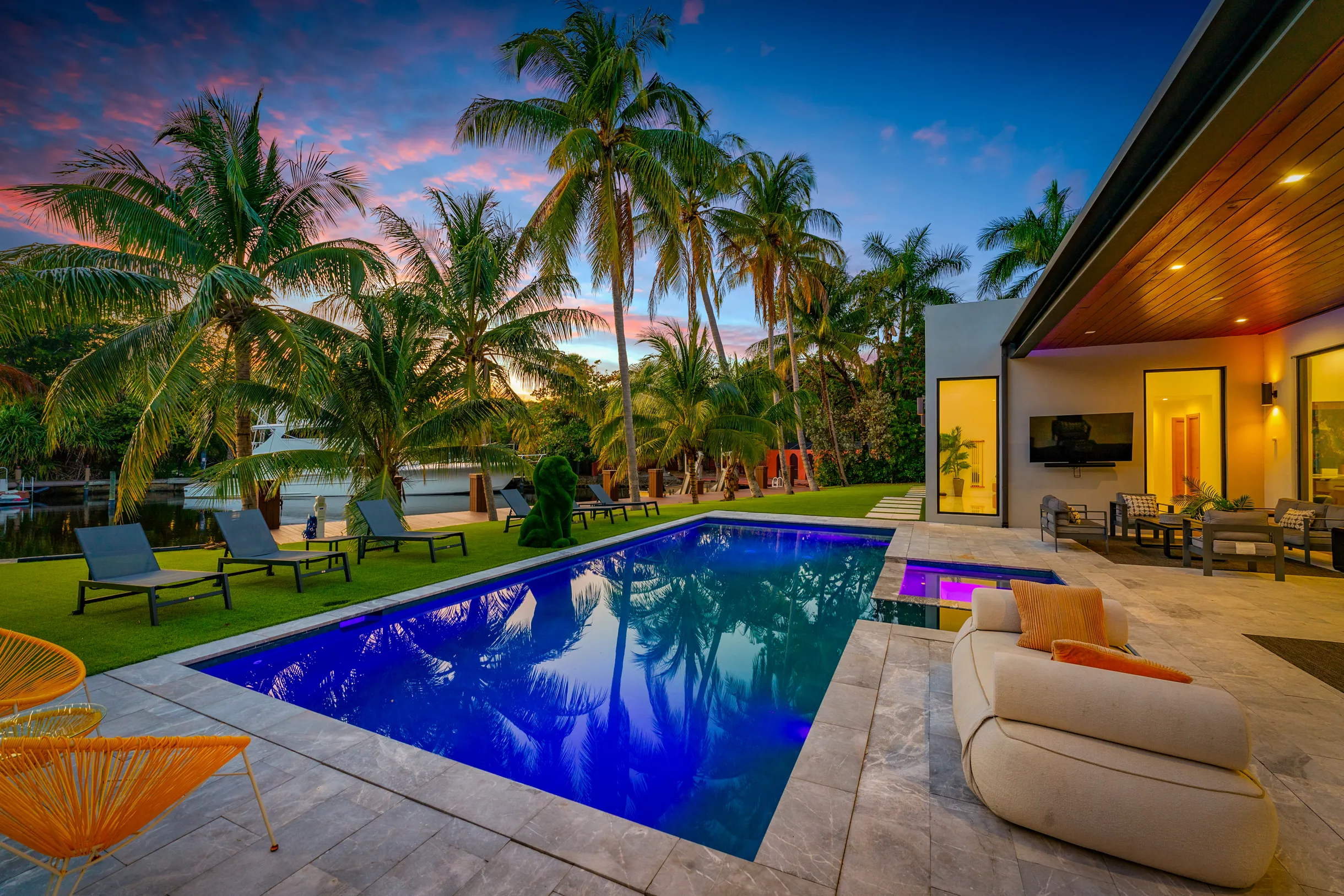 NEW Waterfront Villa w/ Pool/Jacuzzi/Billard #114