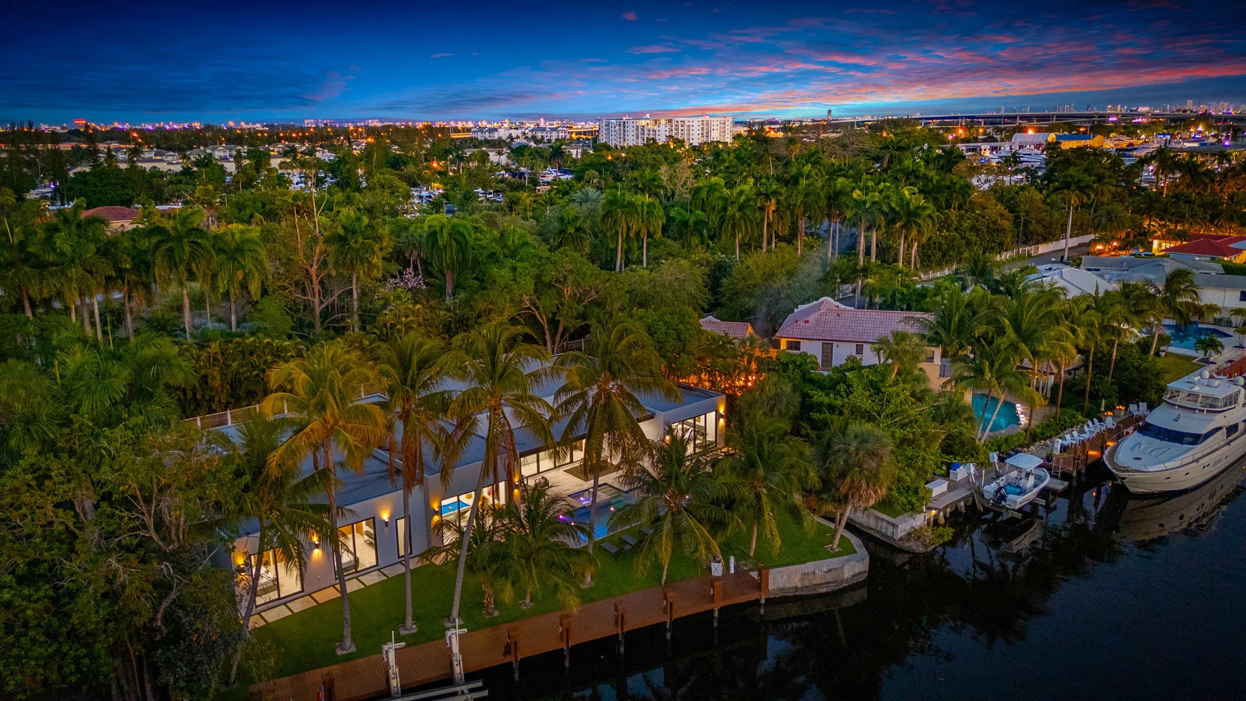 NEW Waterfront Villa w/ Pool/Jacuzzi/Billard #104