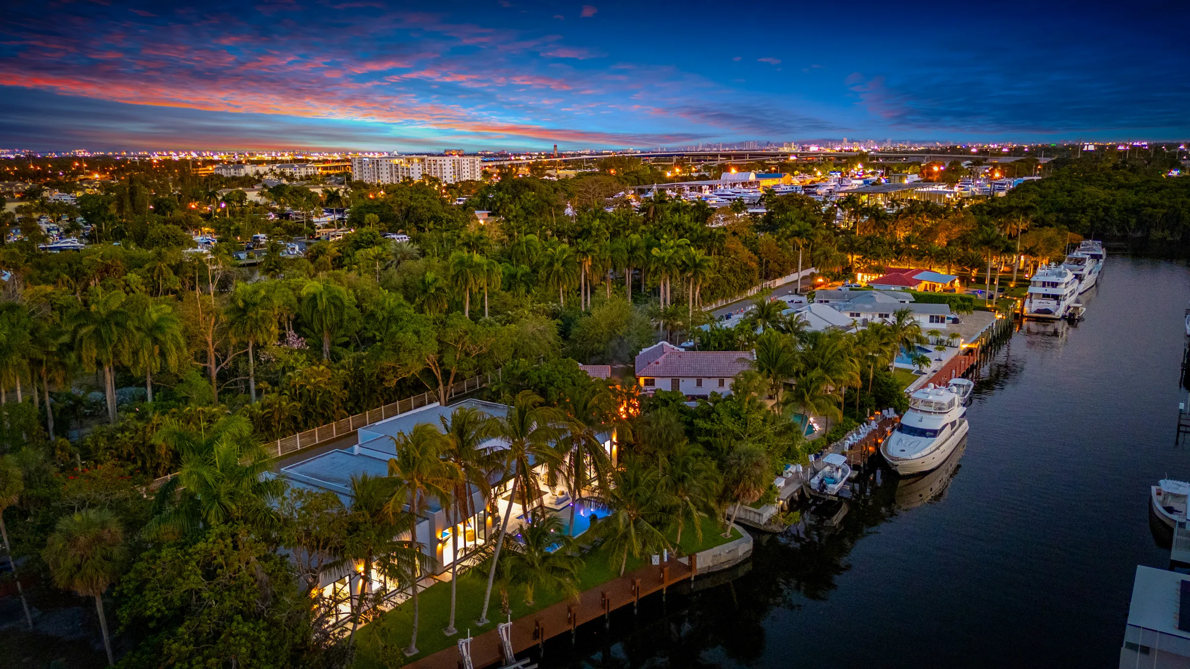 NEW Waterfront Villa w/ Pool/Jacuzzi/Billard #115