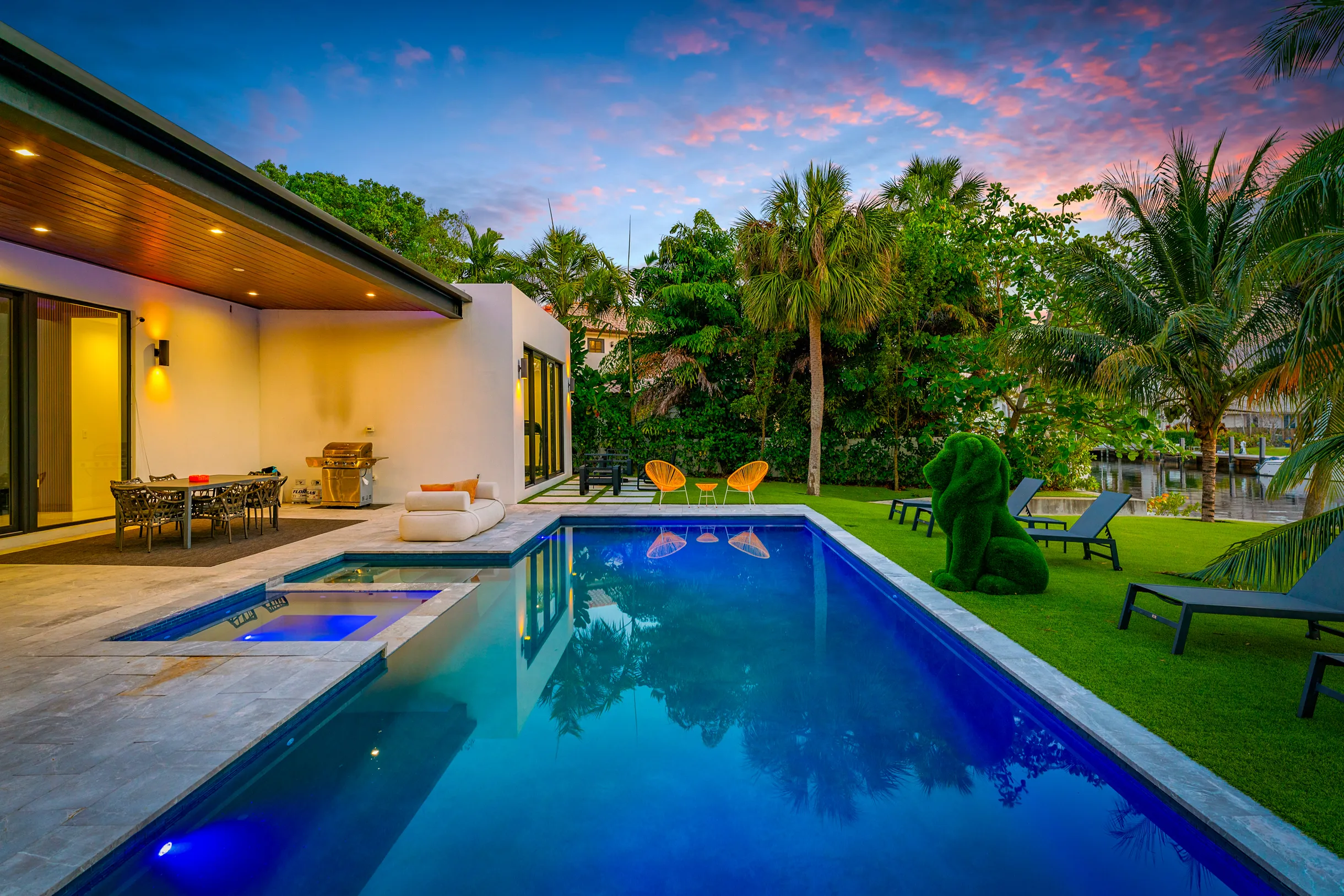 NEW Waterfront Villa w/ Pool/Jacuzzi/Billard #105