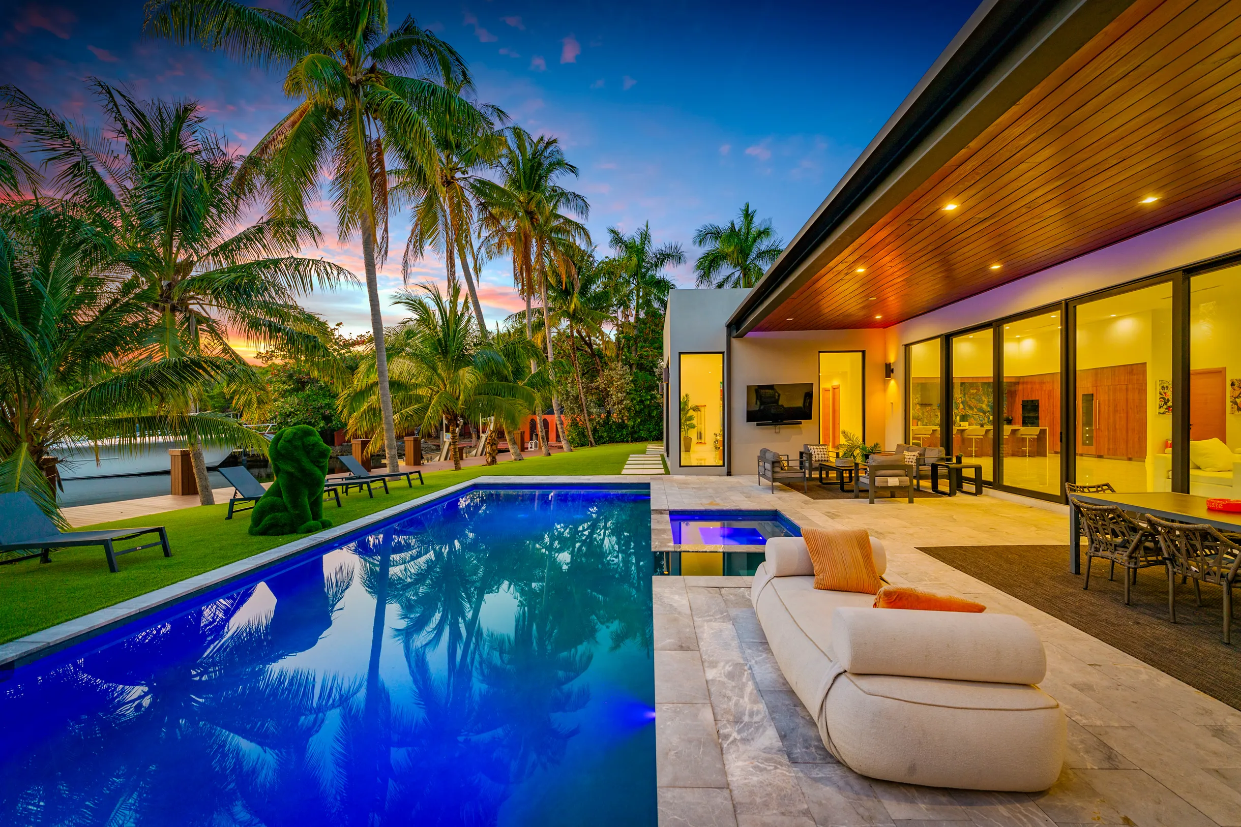 NEW Waterfront Villa w/ Pool/Jacuzzi/Billard #117