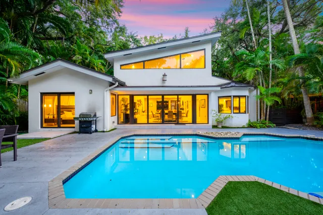Lush Villa with heated Pool, Location property photo 9