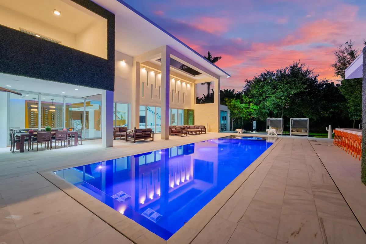 Wander Pinecrest Palms