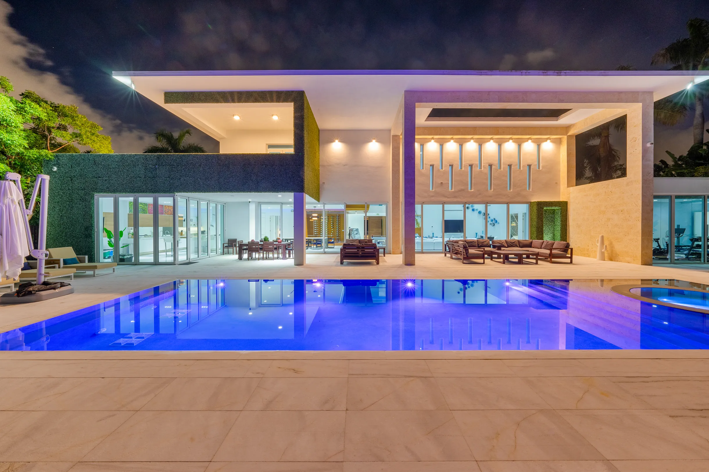 Wander Pinecrest Palms #77