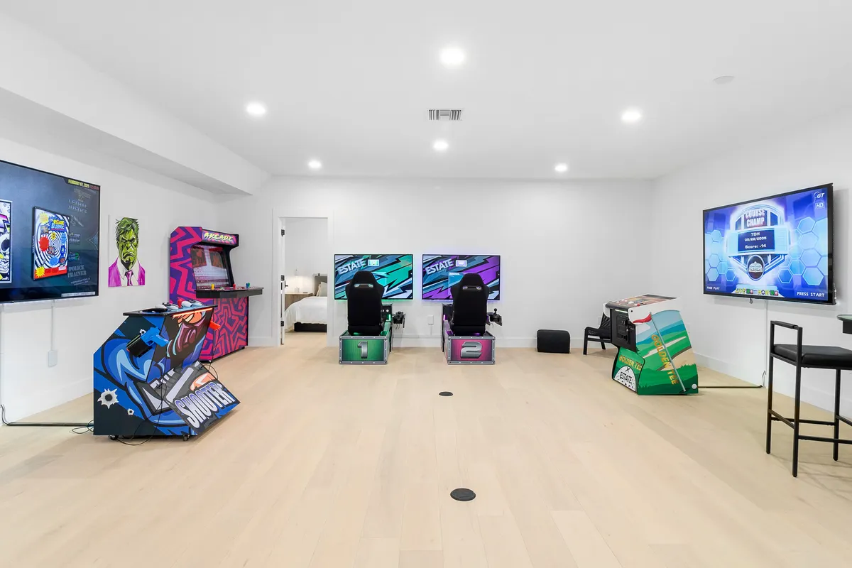 Wander Tampa Estate #4