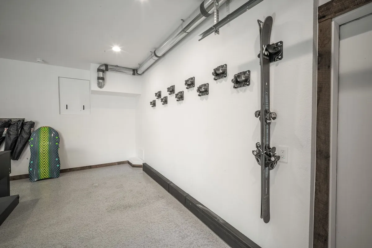 Wander Telluride Winterleaf #28