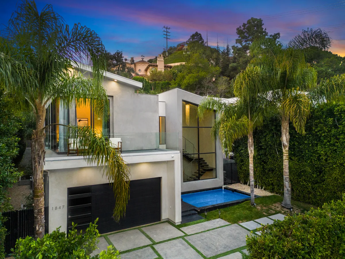 Wander Beverly Hills Pinnacle #1