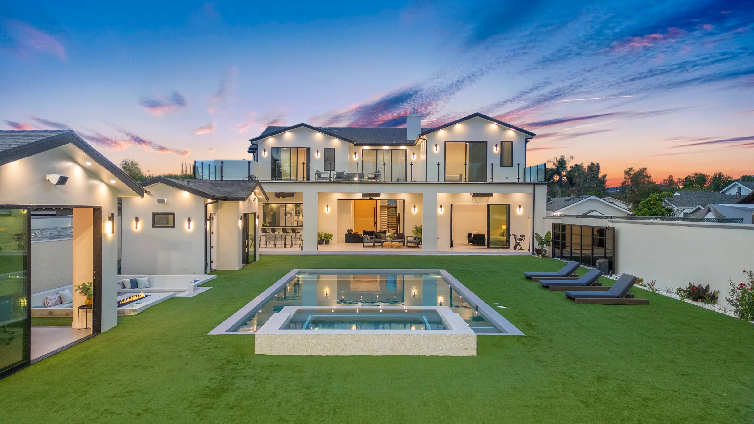 Wander Woodland Hills Retreat
