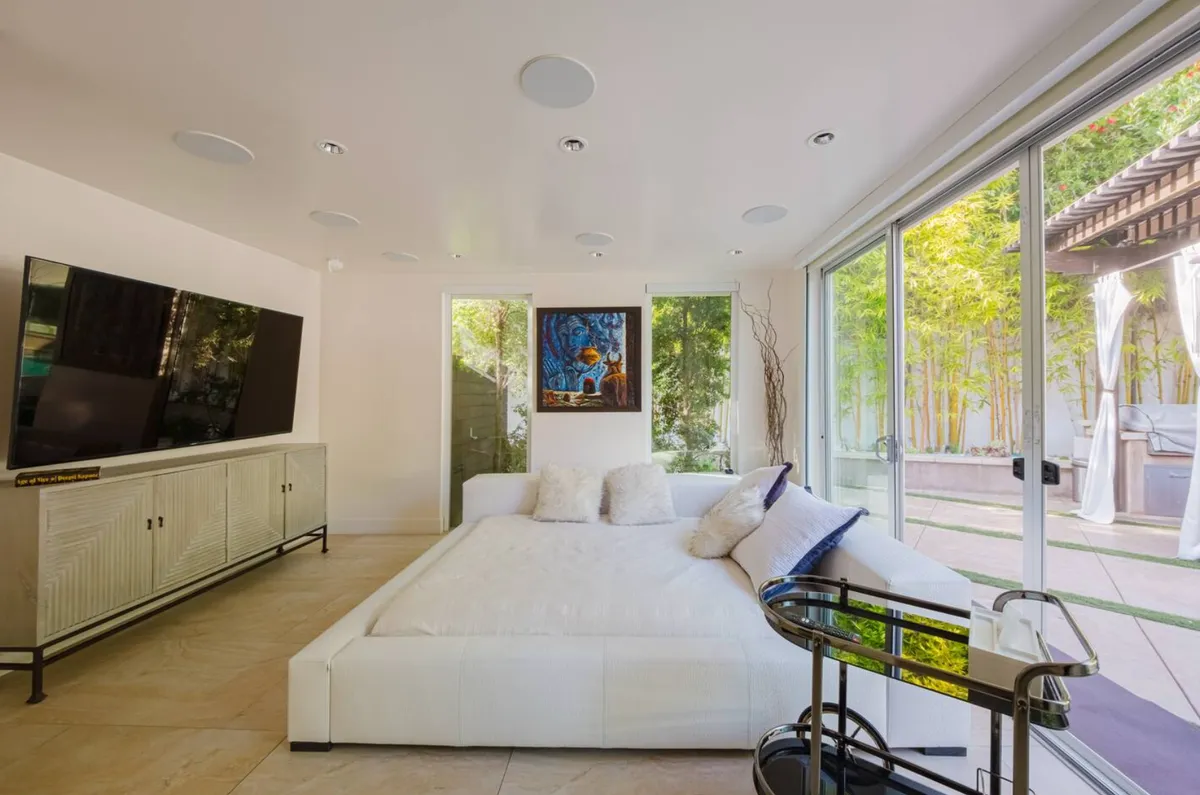 Wander Beverly Hills Serenity #33