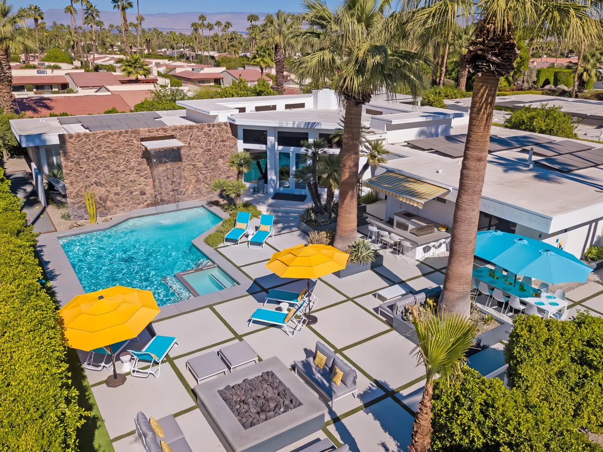 Wander Palm Springs Sierra