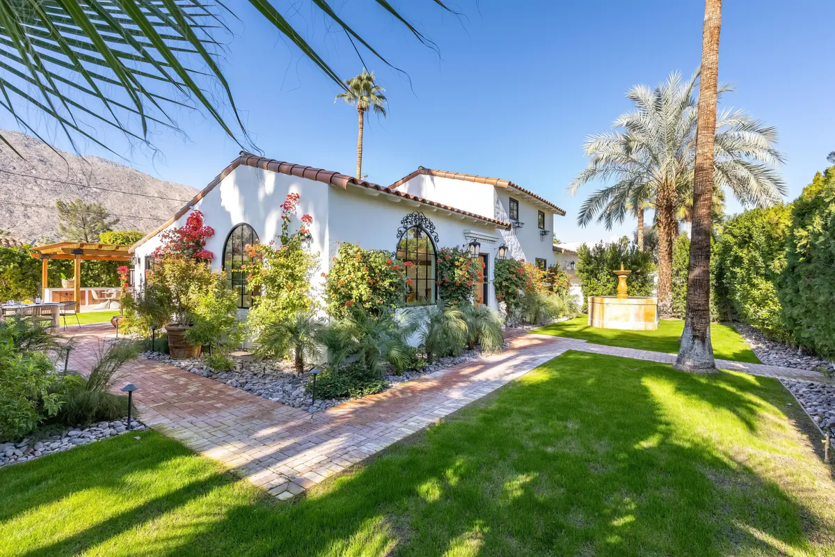 Wander Palm Springs Tierra