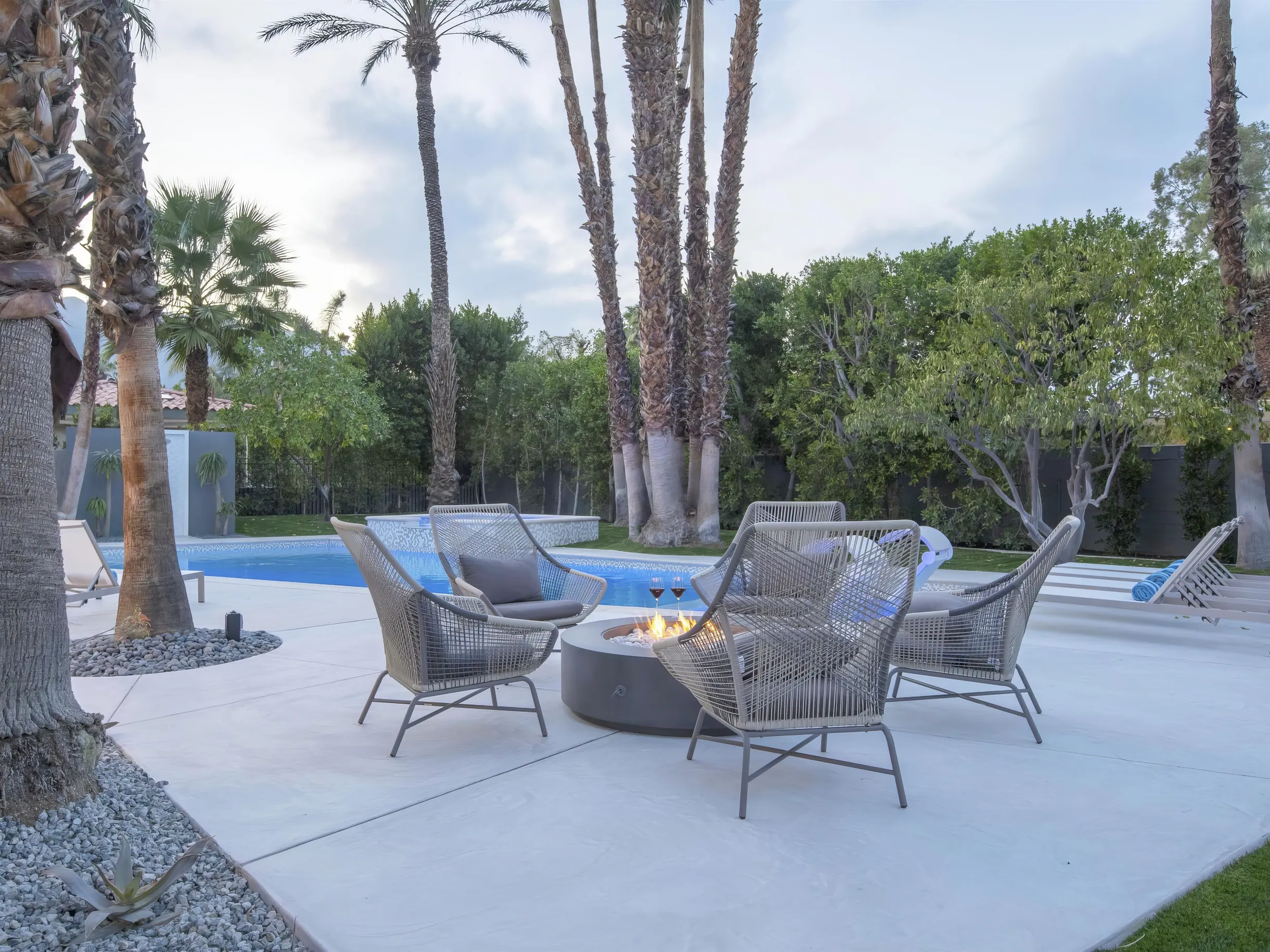 Wander Palm Springs Elm #40