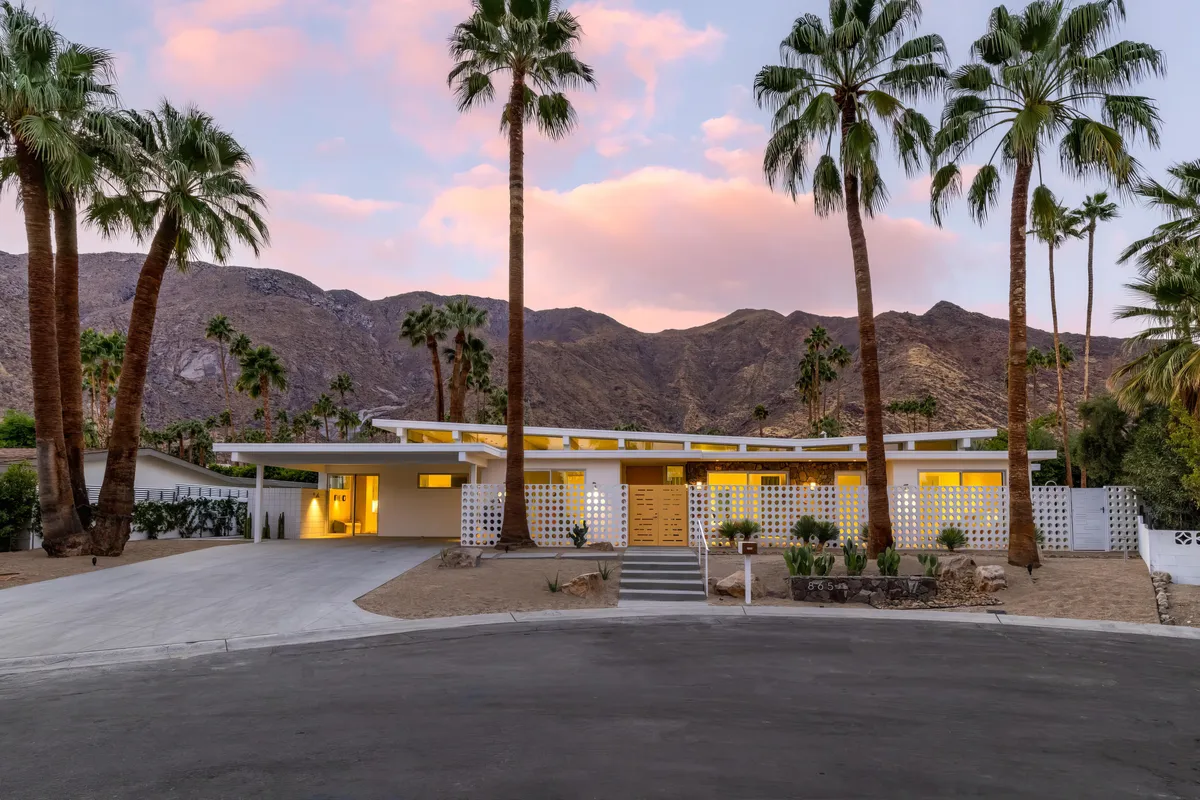 Wander Palm Springs Topaz #1