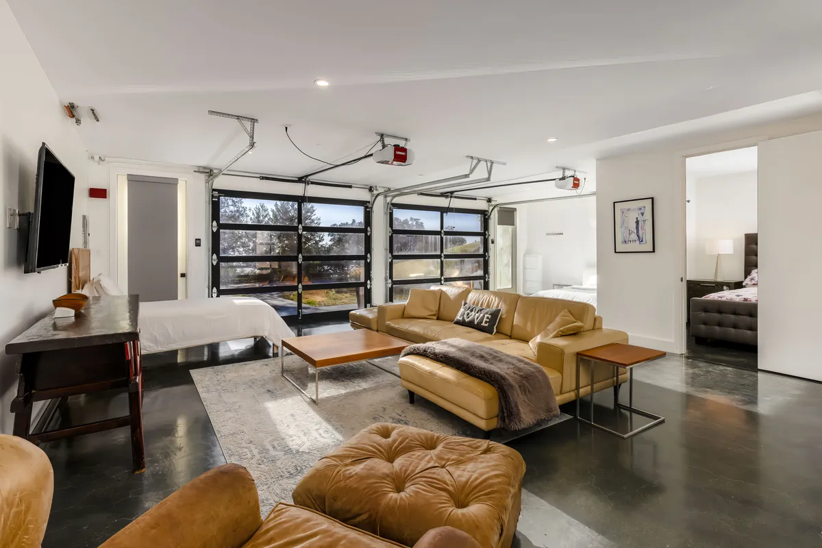 Garage image