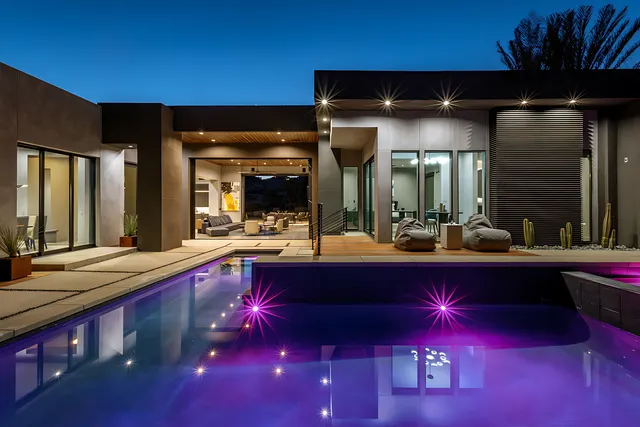 Luxury Vacation Rentals for Large Groups in Pioneertown | Wander