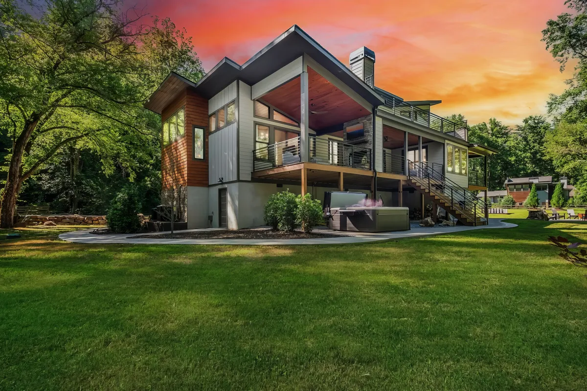 Creekside Manor