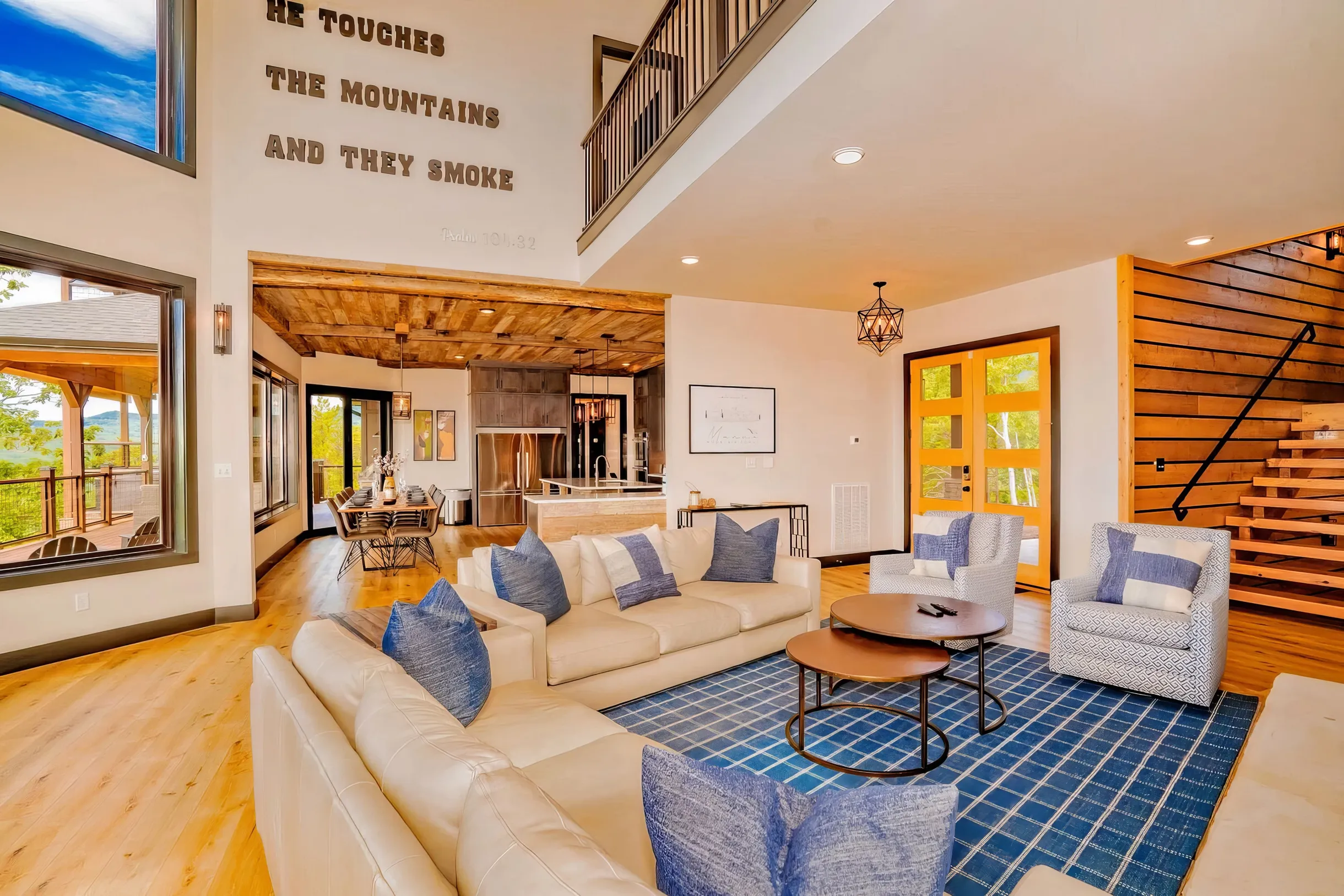 Wander Smoky Panorama #28