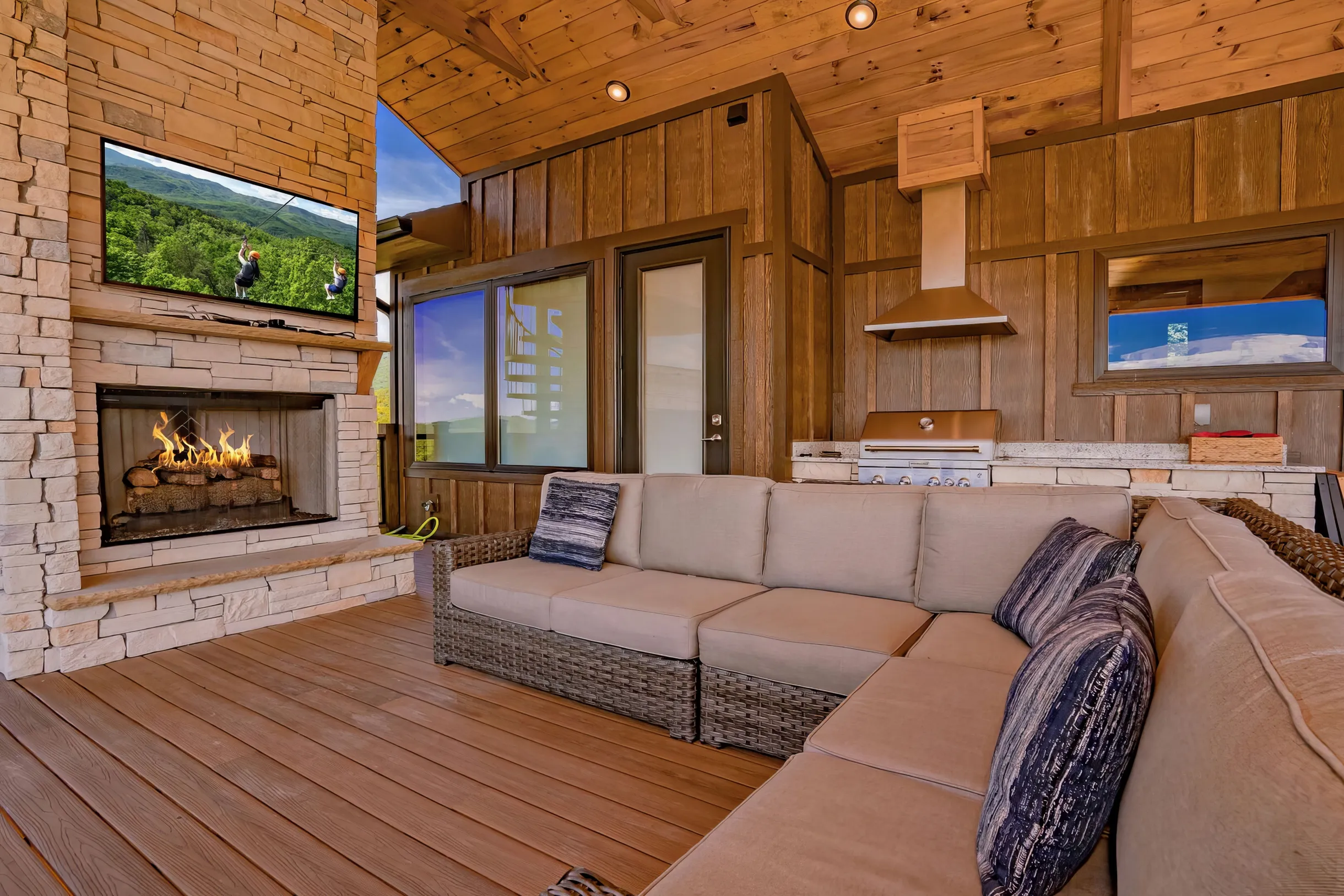 Wander Smoky Panorama #37