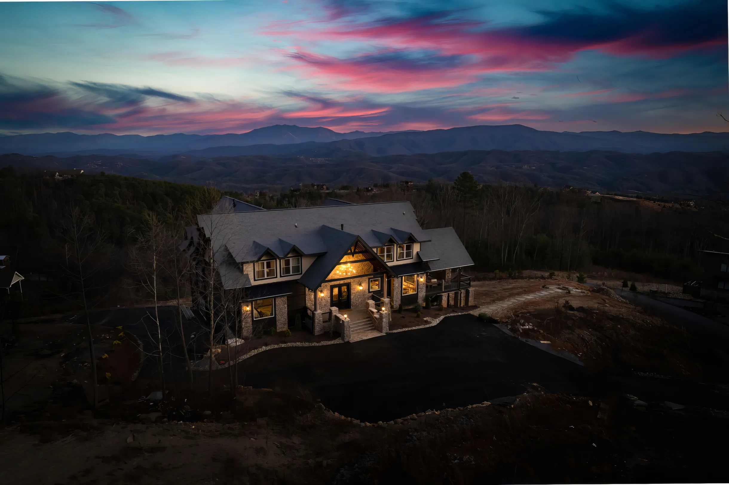 Wander Smoky Lodge #52