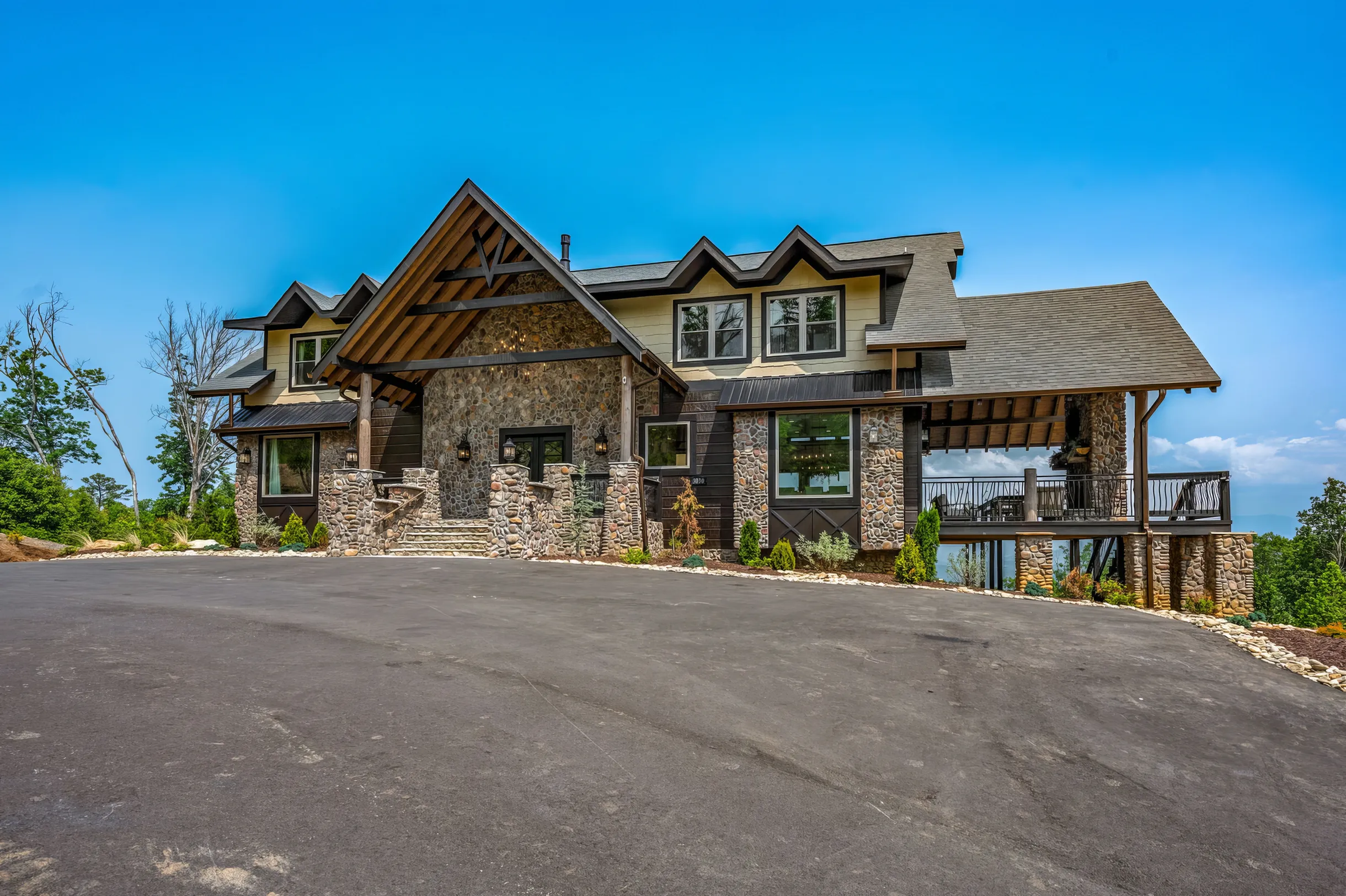 Wander Smoky Lodge #56