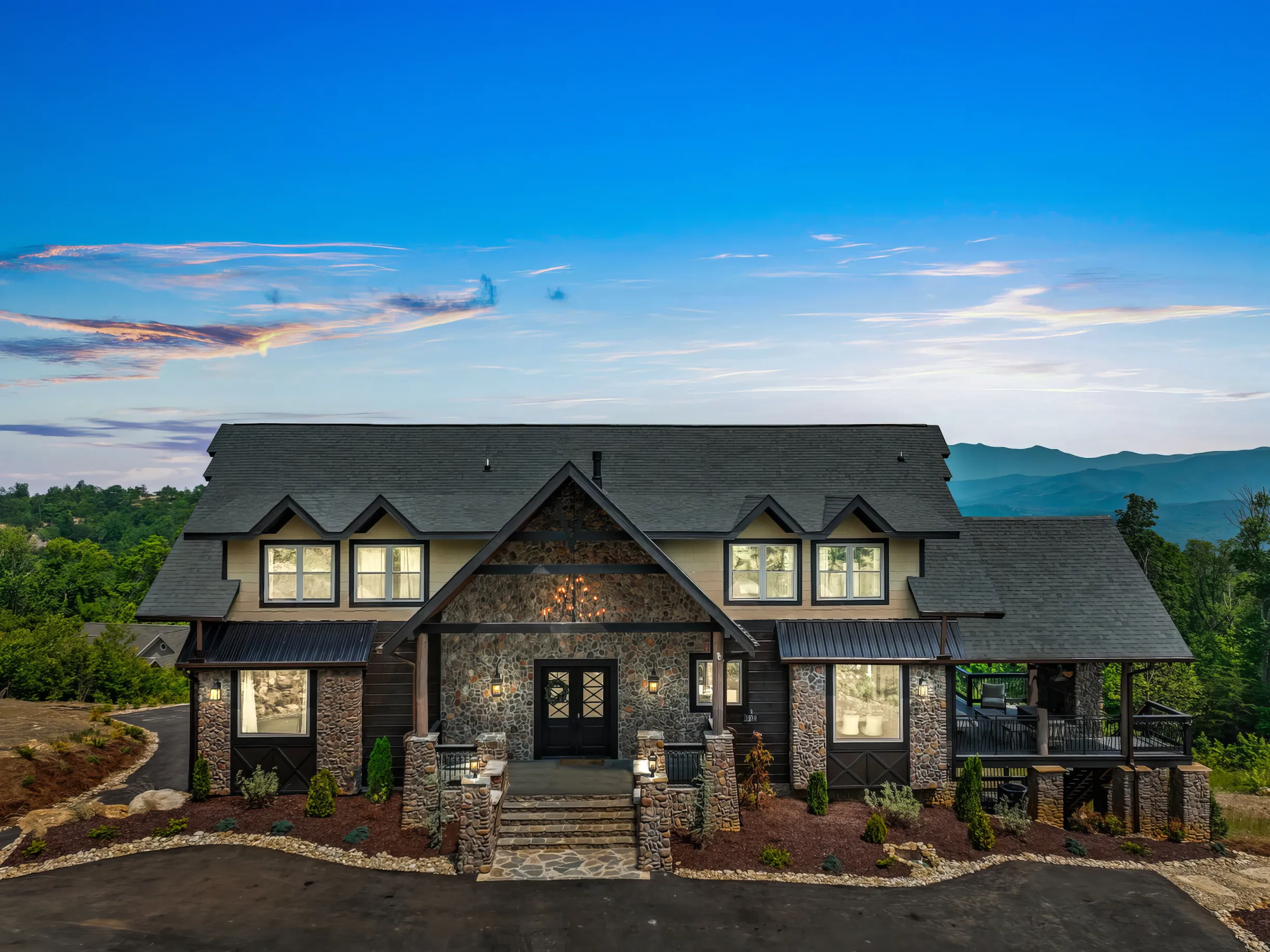 Wander Smoky Lodge #54