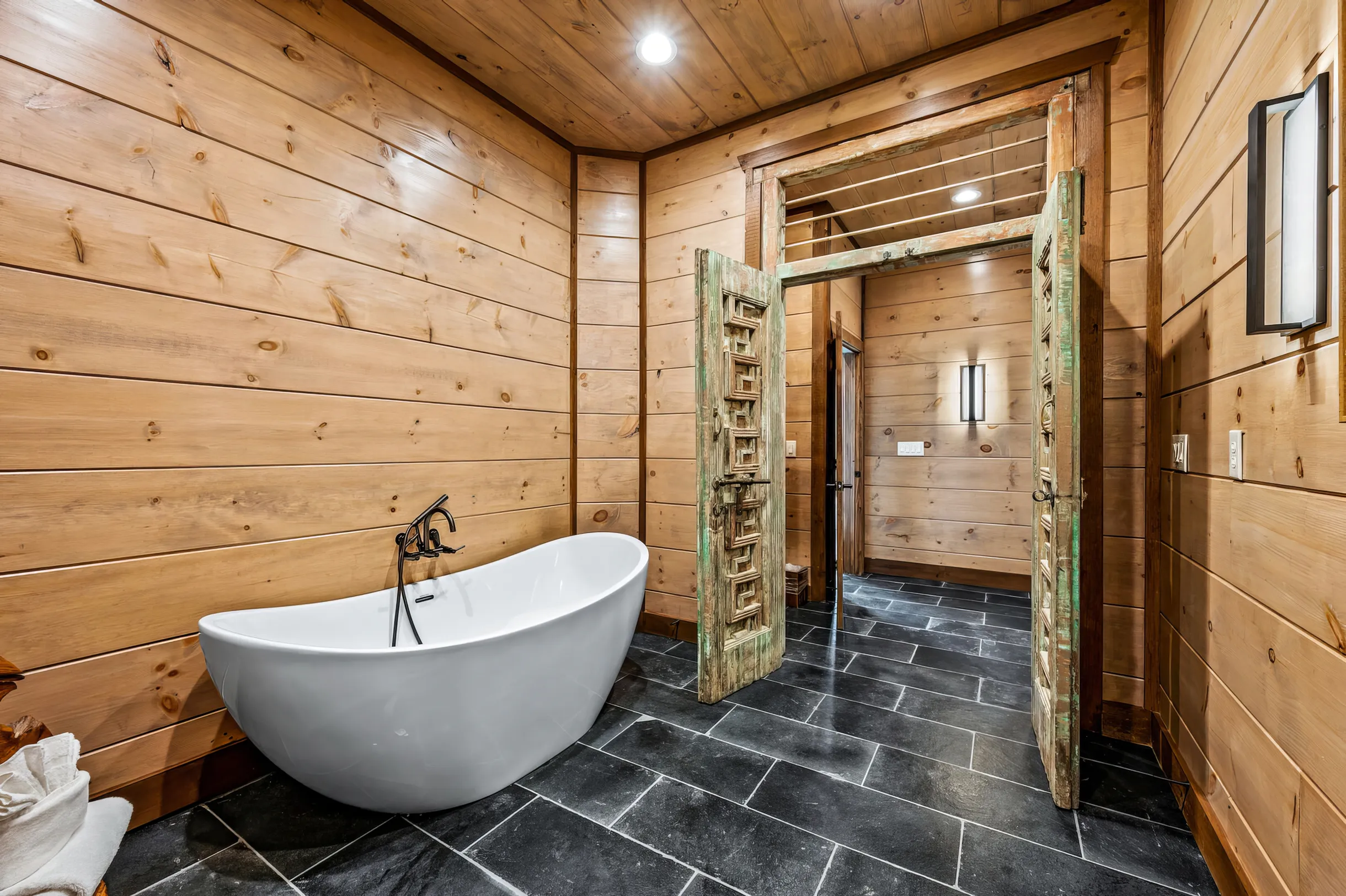 Wander Smoky Lodge #12