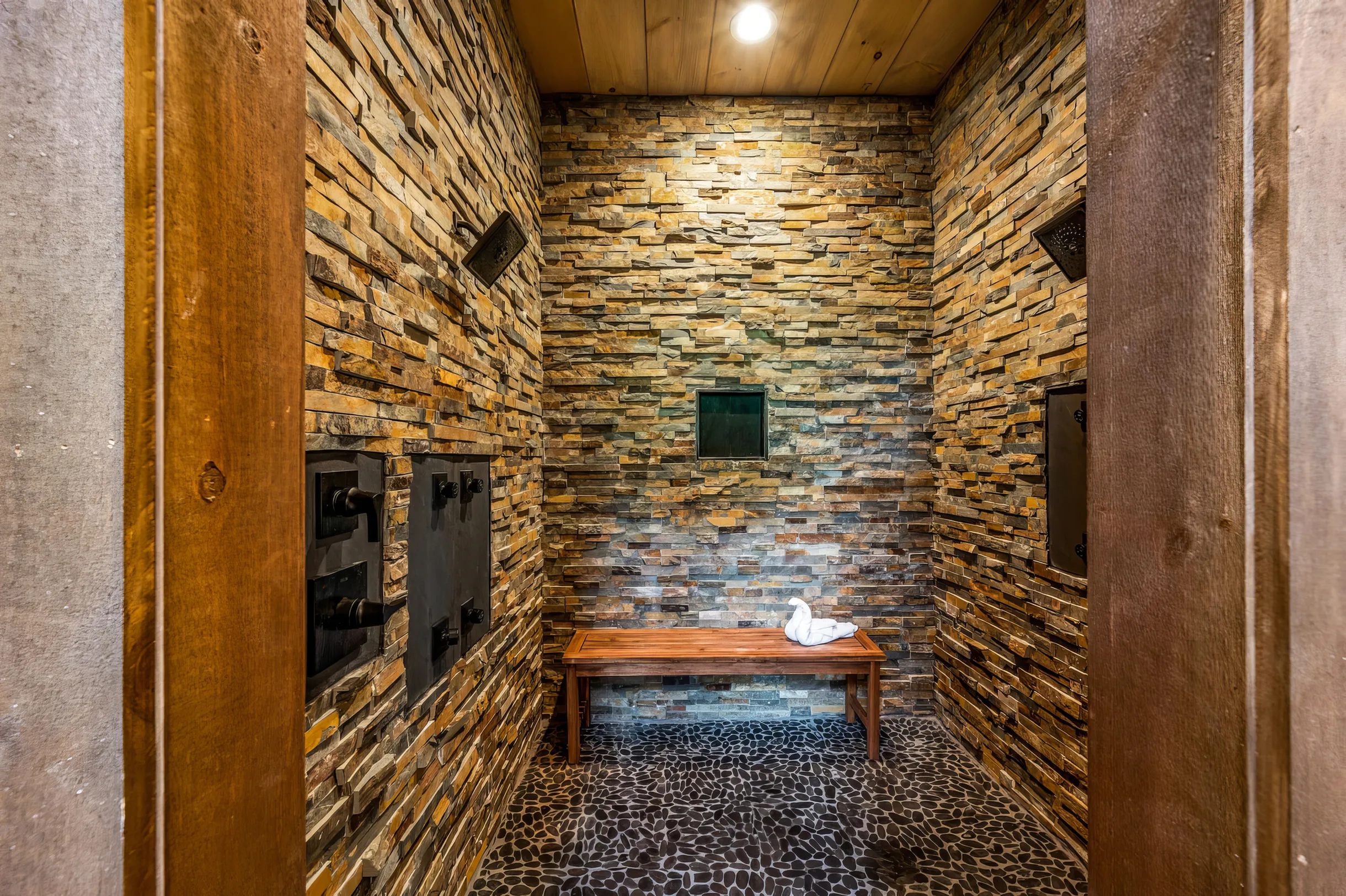 Wander Smoky Lodge #42