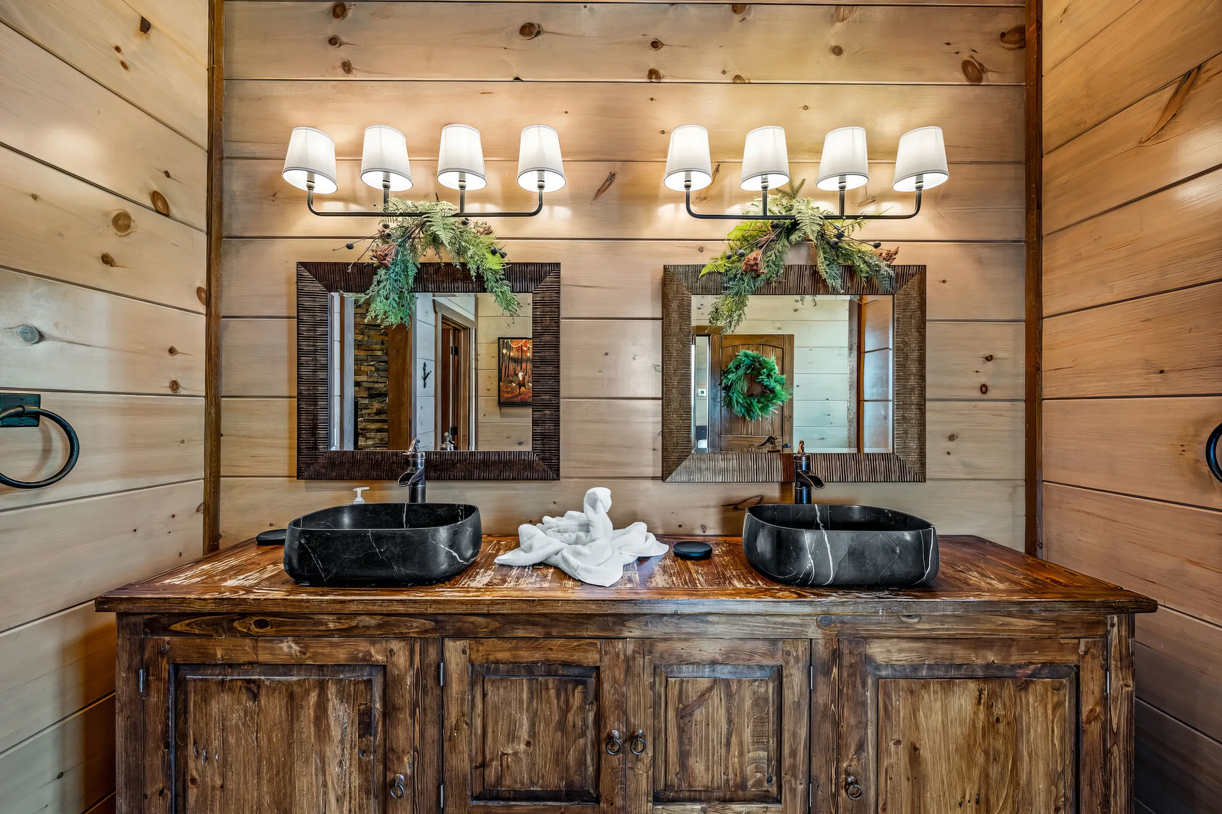 Wander Smoky Lodge #33