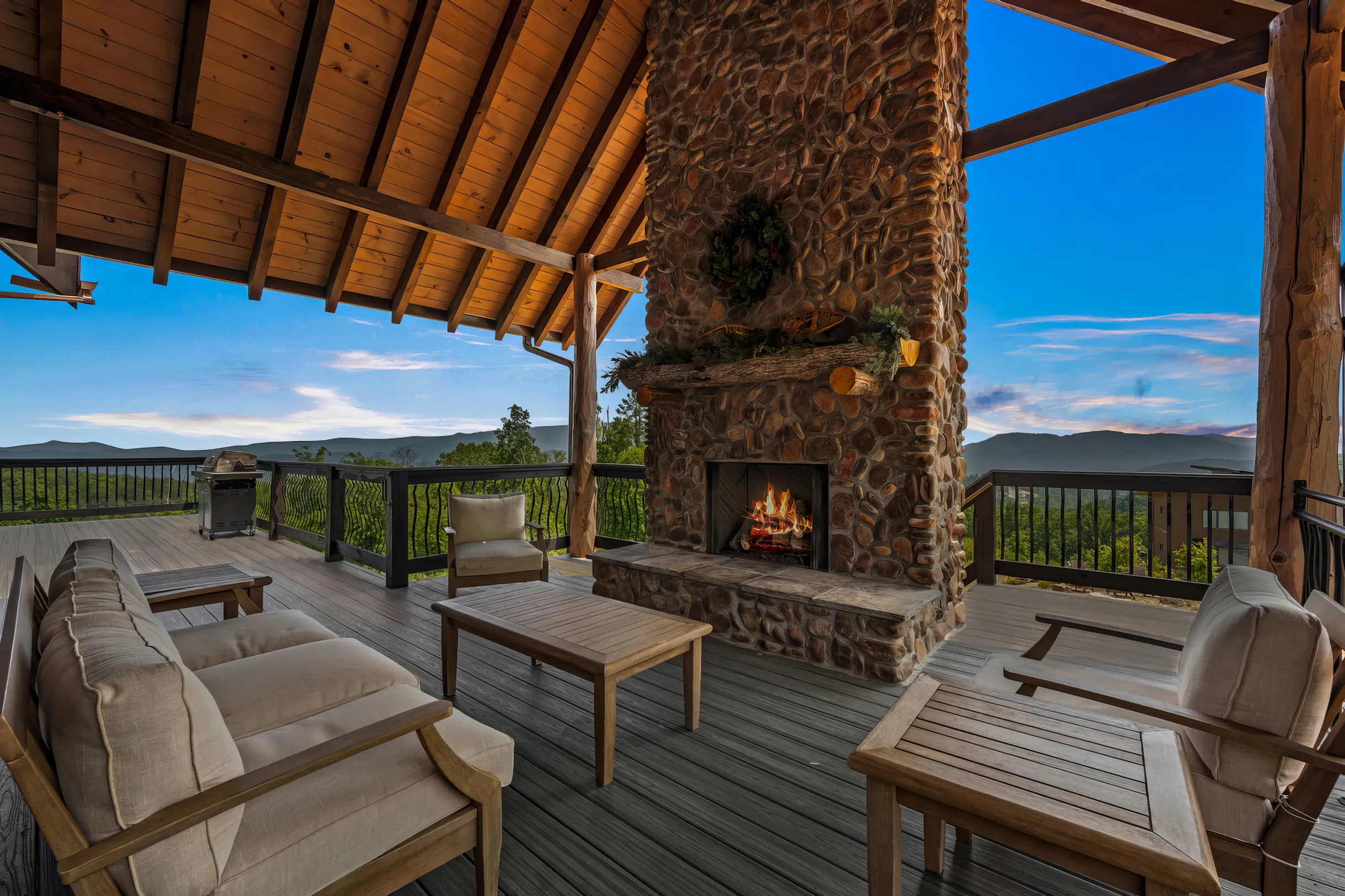 Wander Smoky Lodge #23