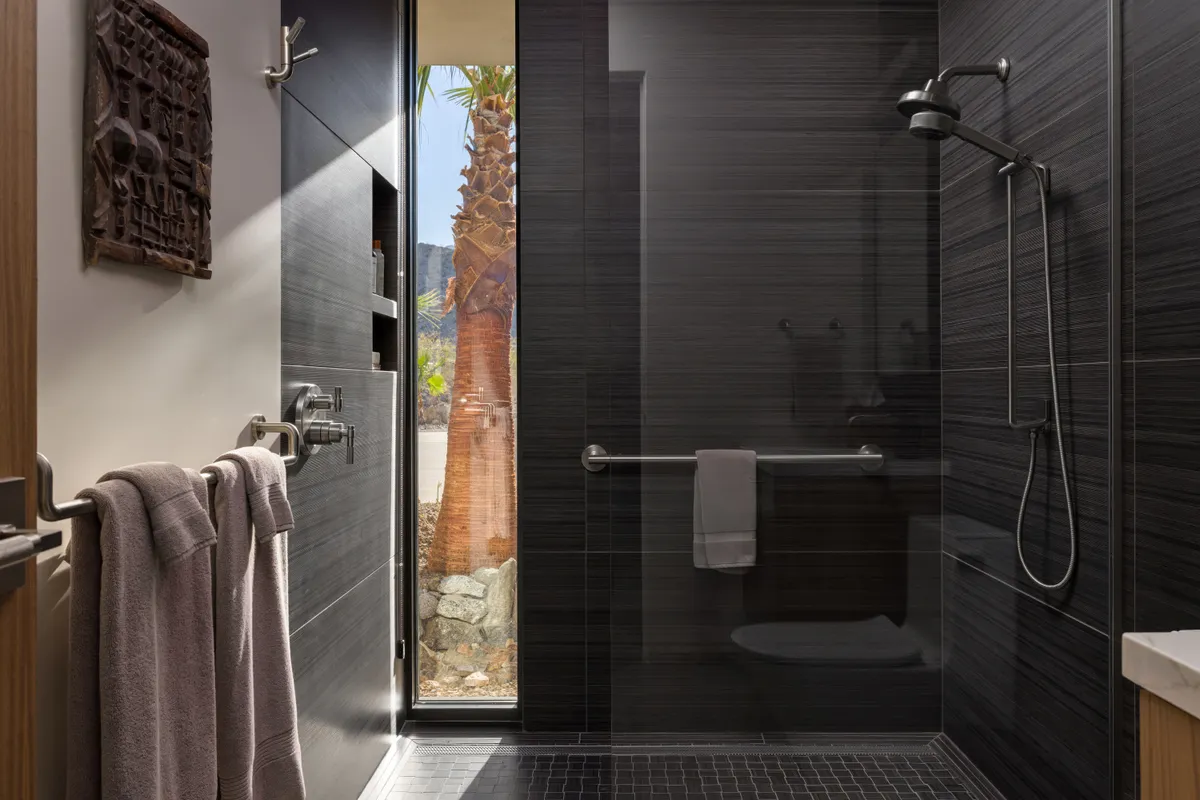 Wander Palm Desert Oasis