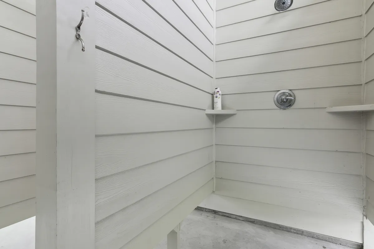 Wander Crystal Palms