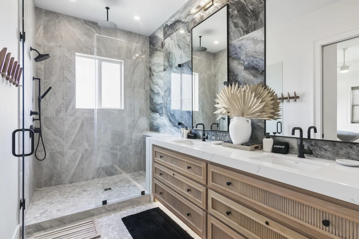 Wander Crystal Palms