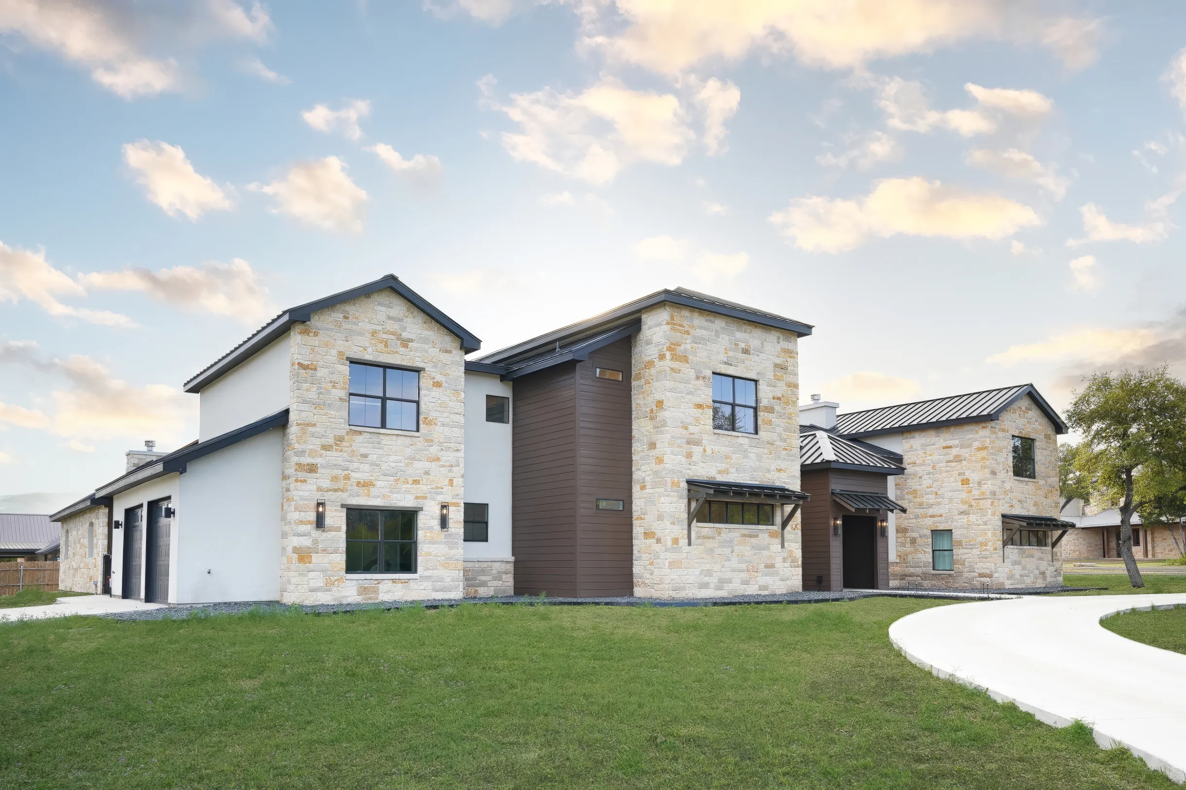 Near Frio~Free Golf~Pool~Hot tub~2 Kitchens~For 30 • White Horse Frio #36