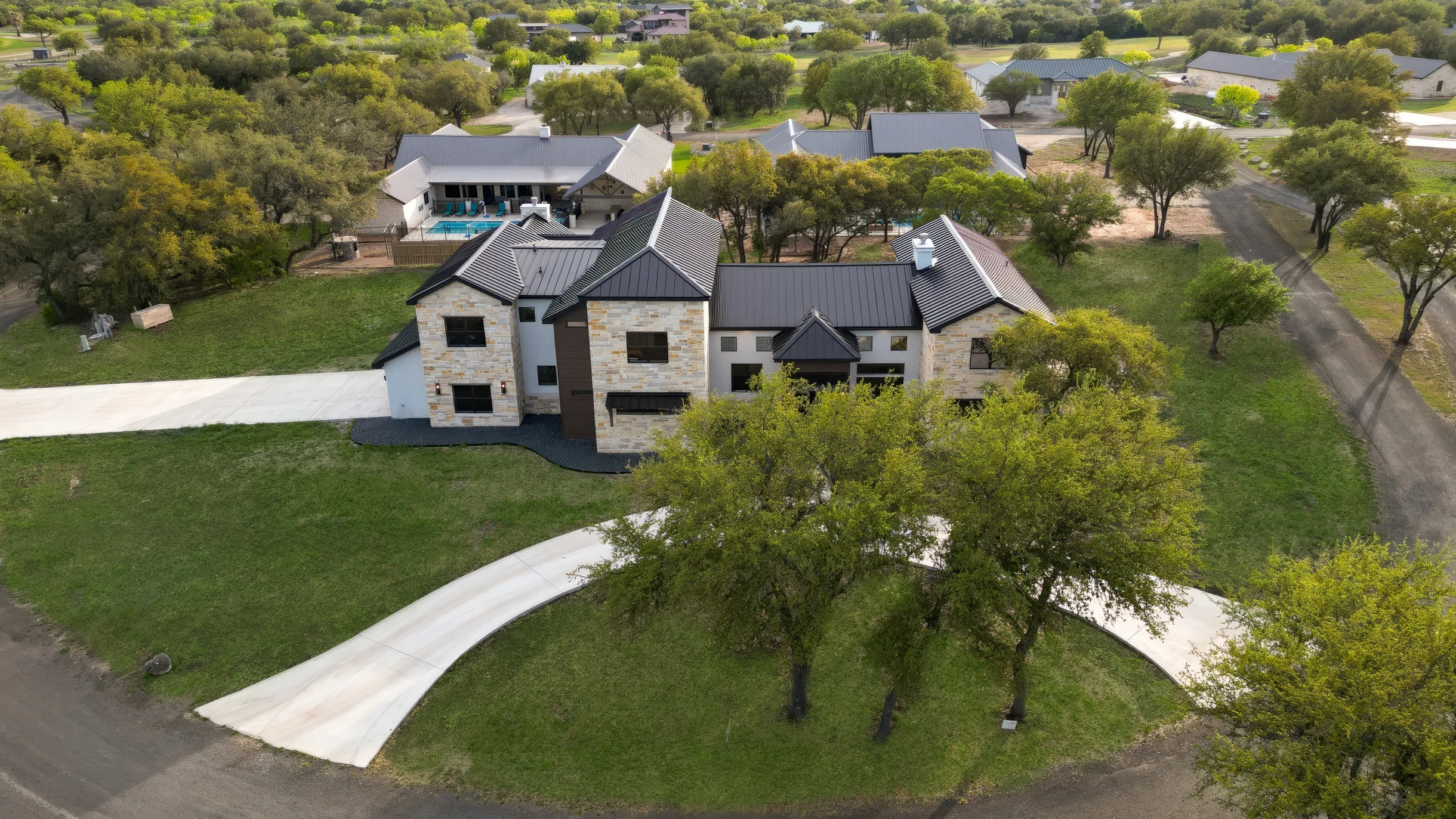 Near Frio~Free Golf~Pool~Hot tub~2 Kitchens~For 30 • White Horse Frio #53