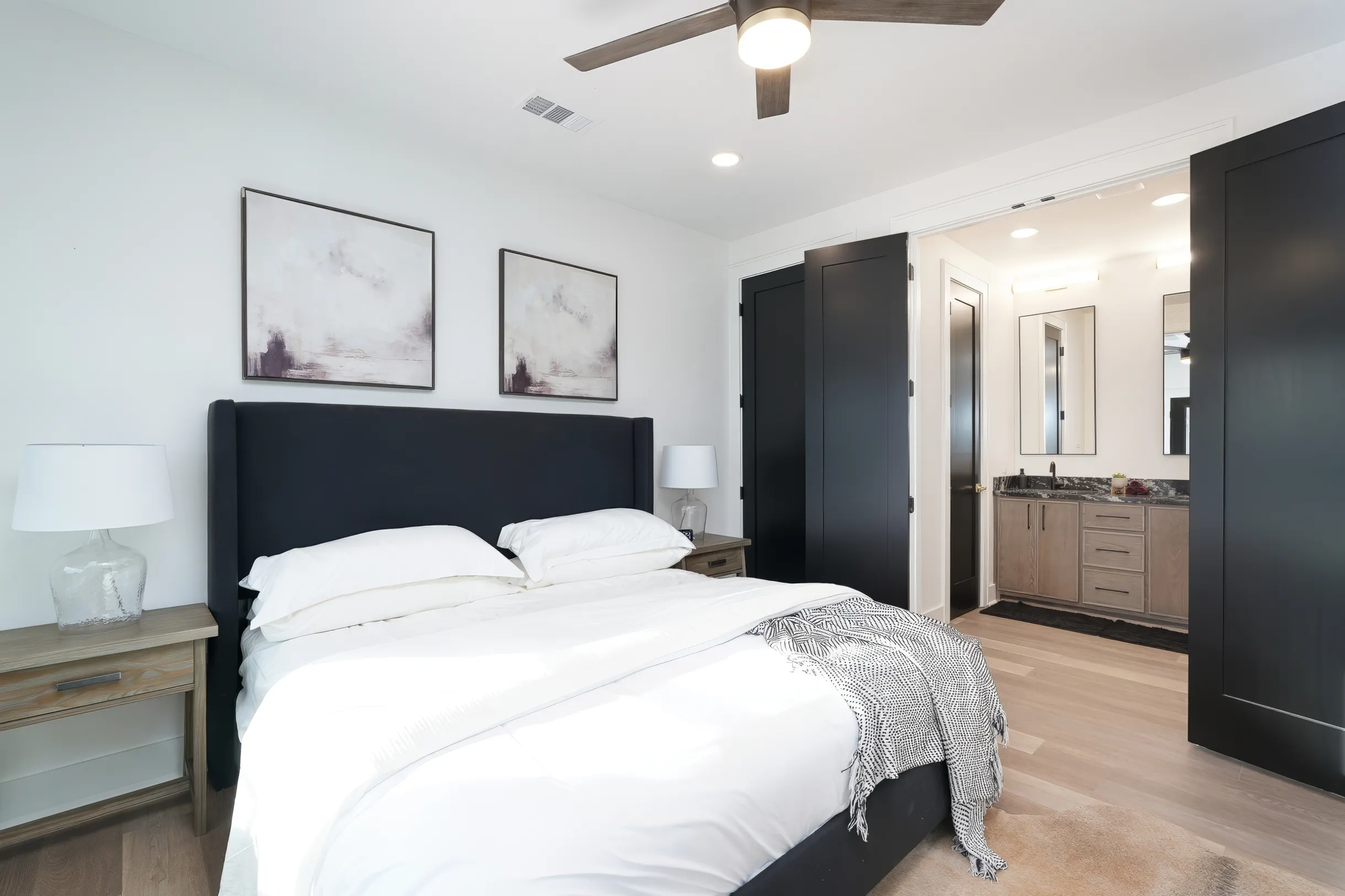 Near Frio~Free Golf~Pool~Hot tub~2 Kitchens~For 30 • White Horse Frio #28