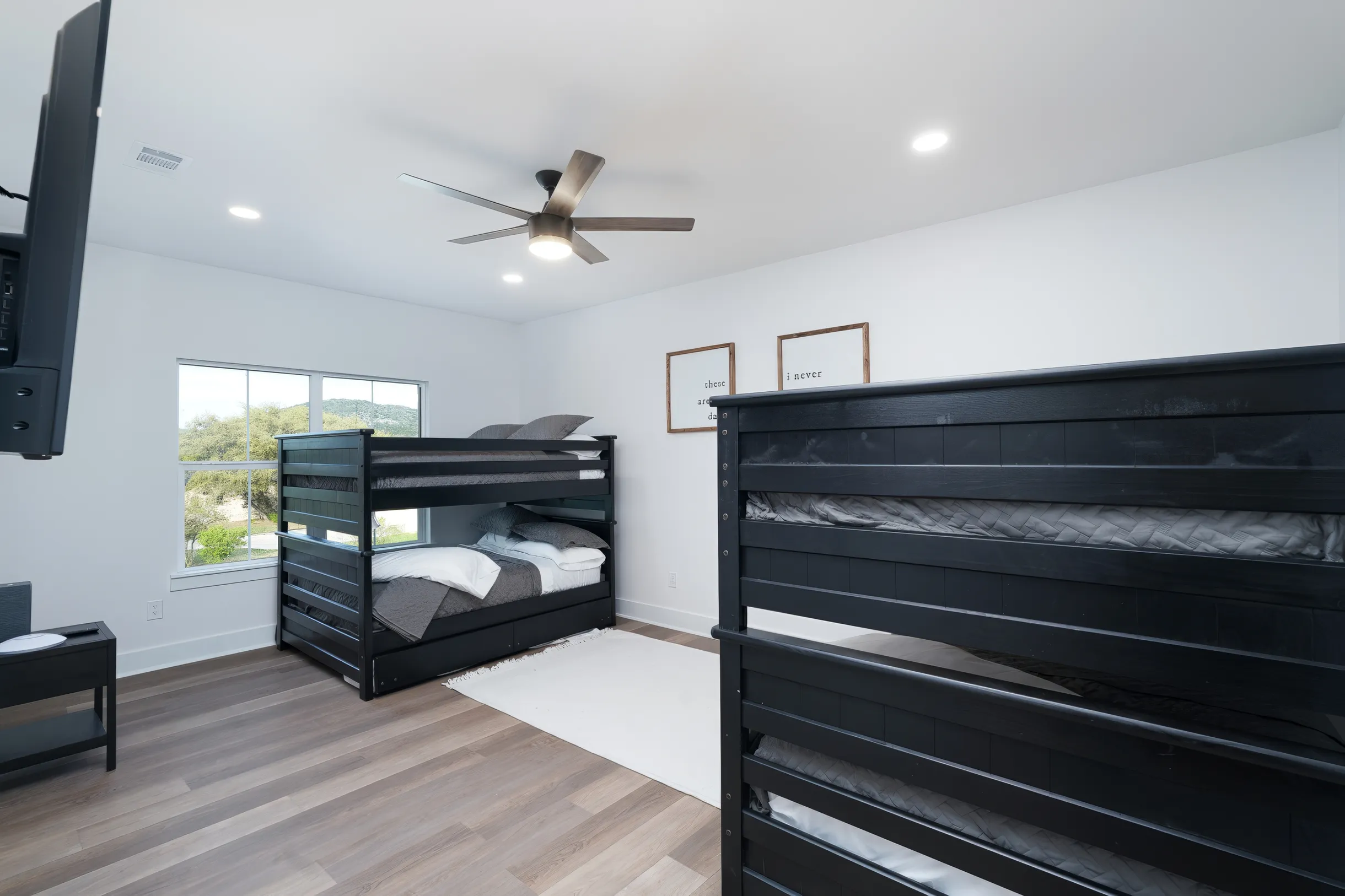 Near Frio~Free Golf~Pool~Hot tub~2 Kitchens~For 30 • White Horse Frio #29