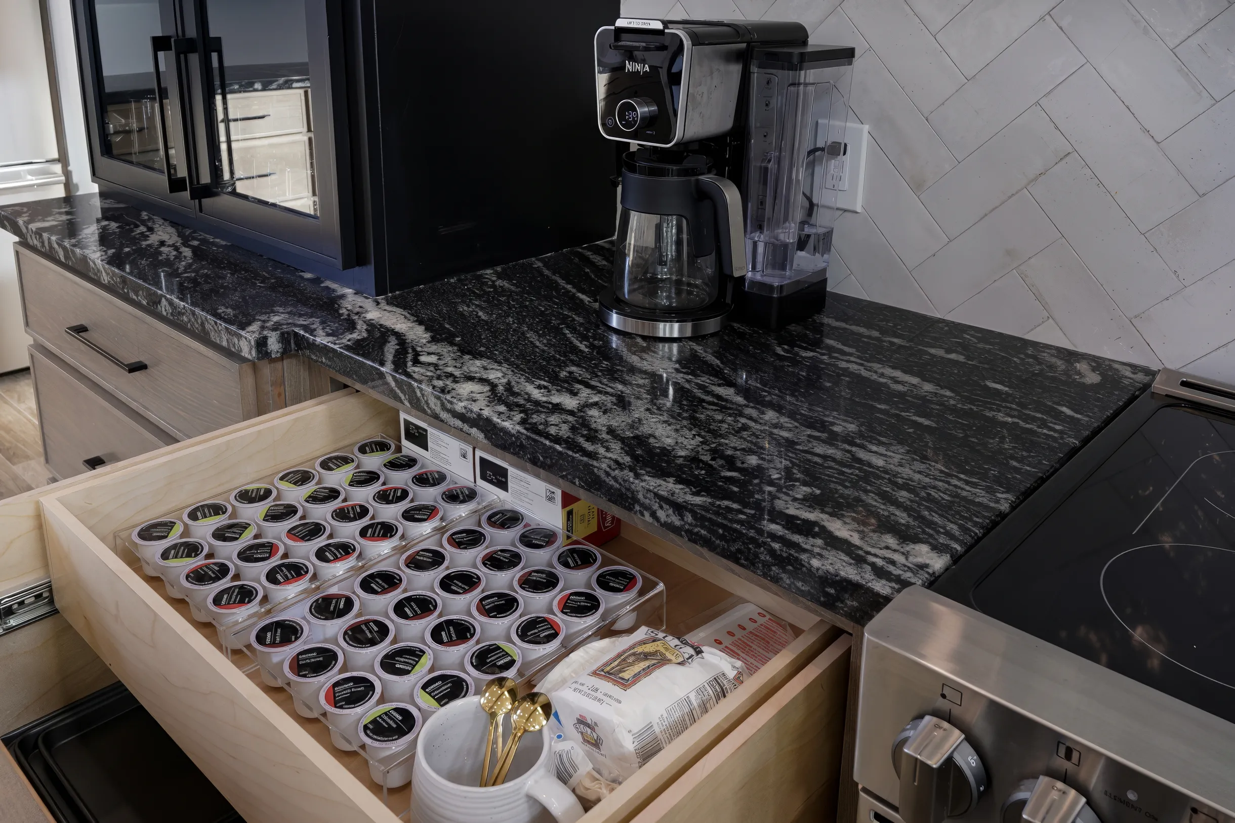 Near Frio~Free Golf~Pool~Hot tub~2 Kitchens~For 30 • White Horse Frio #47