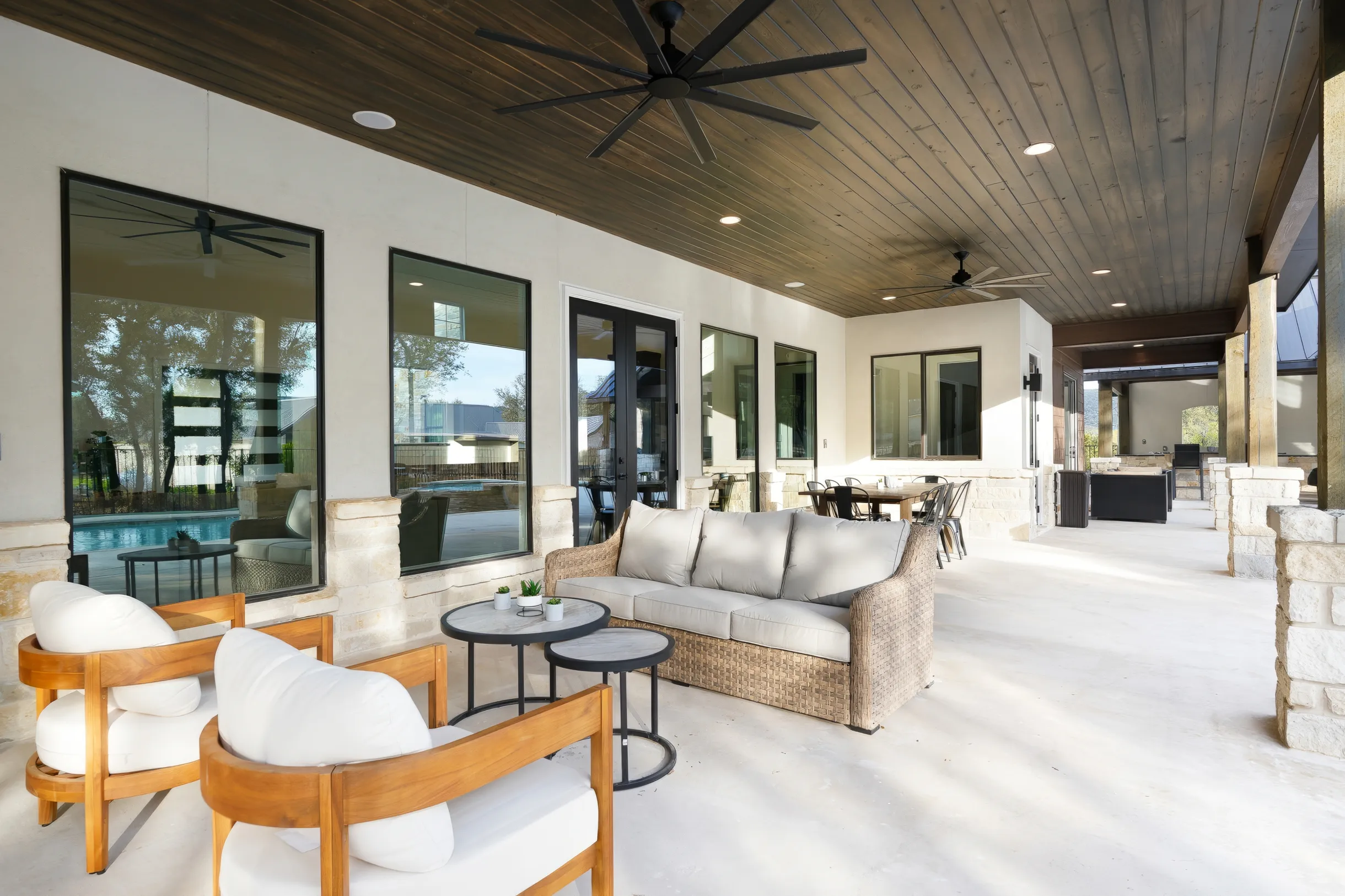 Near Frio~Free Golf~Pool~Hot tub~2 Kitchens~For 30 • White Horse Frio #31