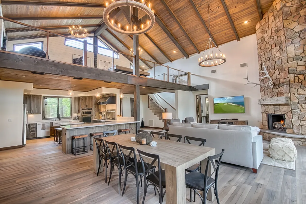 Wander Show Low Retreat