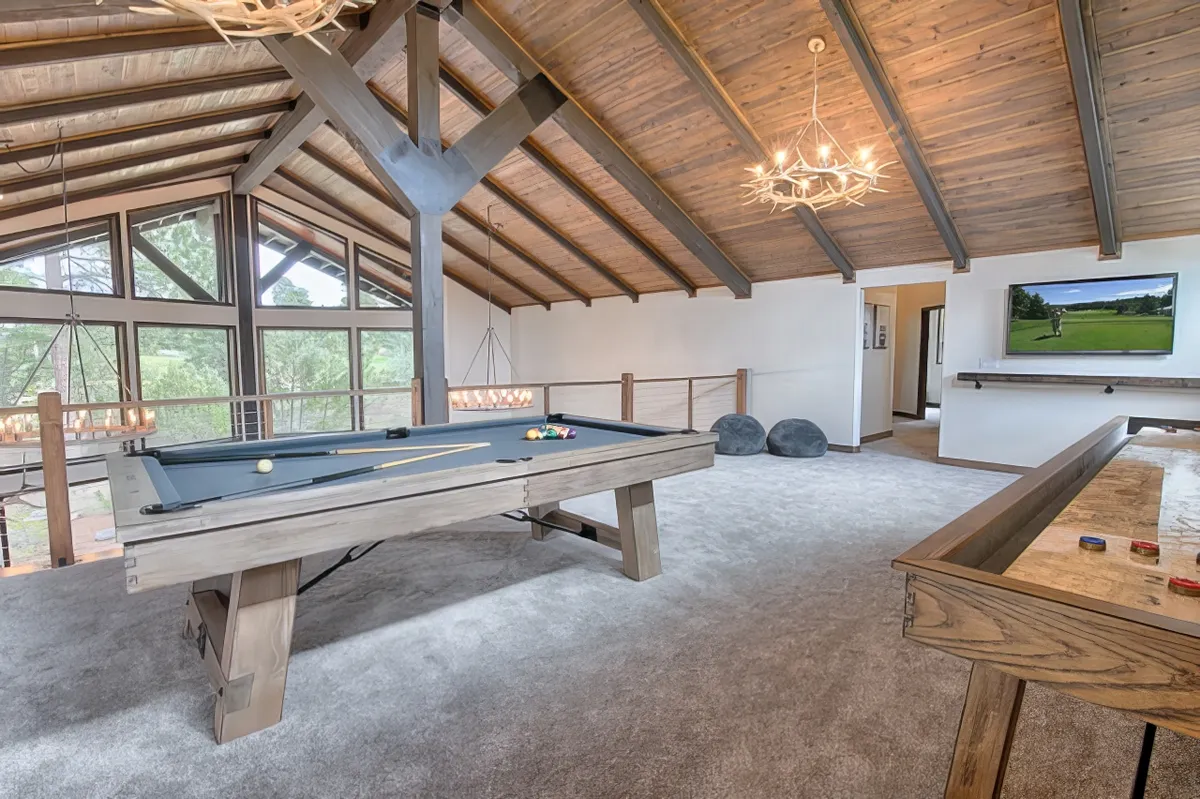 Wander Show Low Retreat