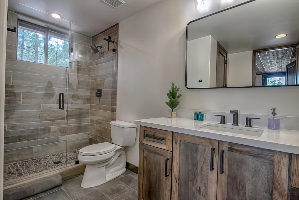 Wander Show Low Retreat