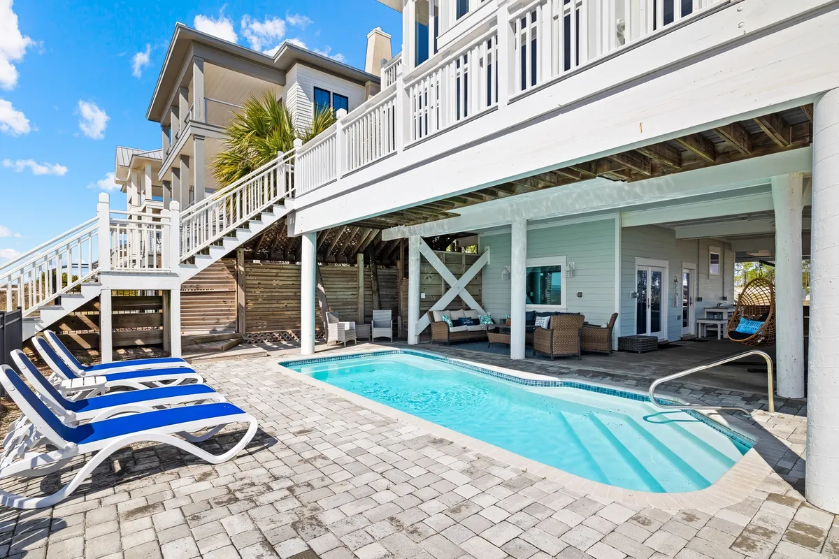 Wander St. George Island Serenity